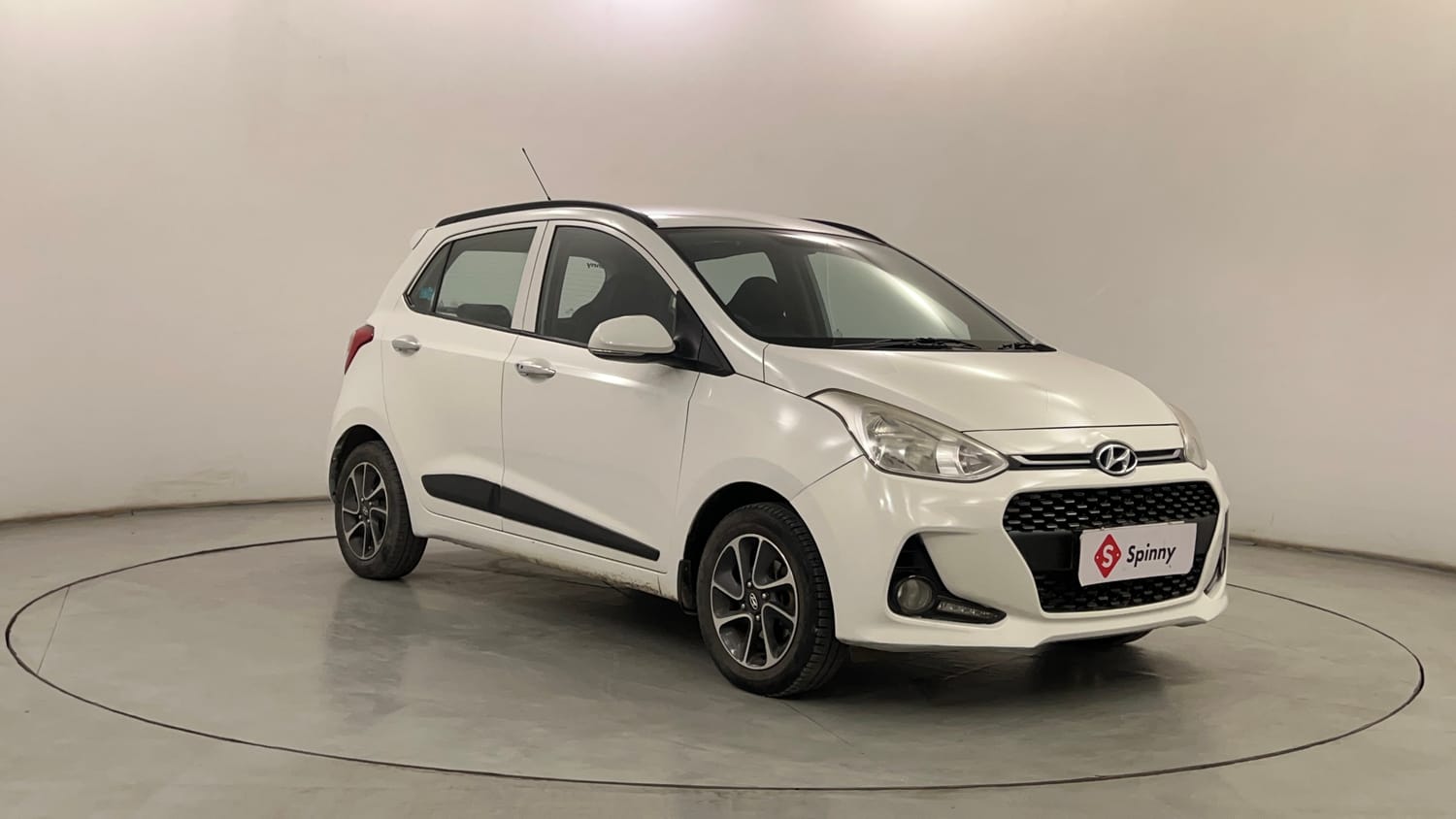 Used 2017 Hyundai Grand i10 Asta 1.2 Kappa VTVT Petrol Manual exterior RIGHT FRONT CORNER VIEW