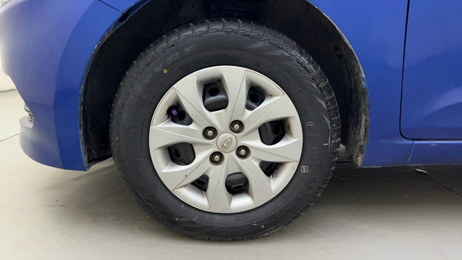 Used 2015 Hyundai Elite i20 Sportz 1.2 Petrol Manual tyres LEFT FRONT TYRE RIM VIEW