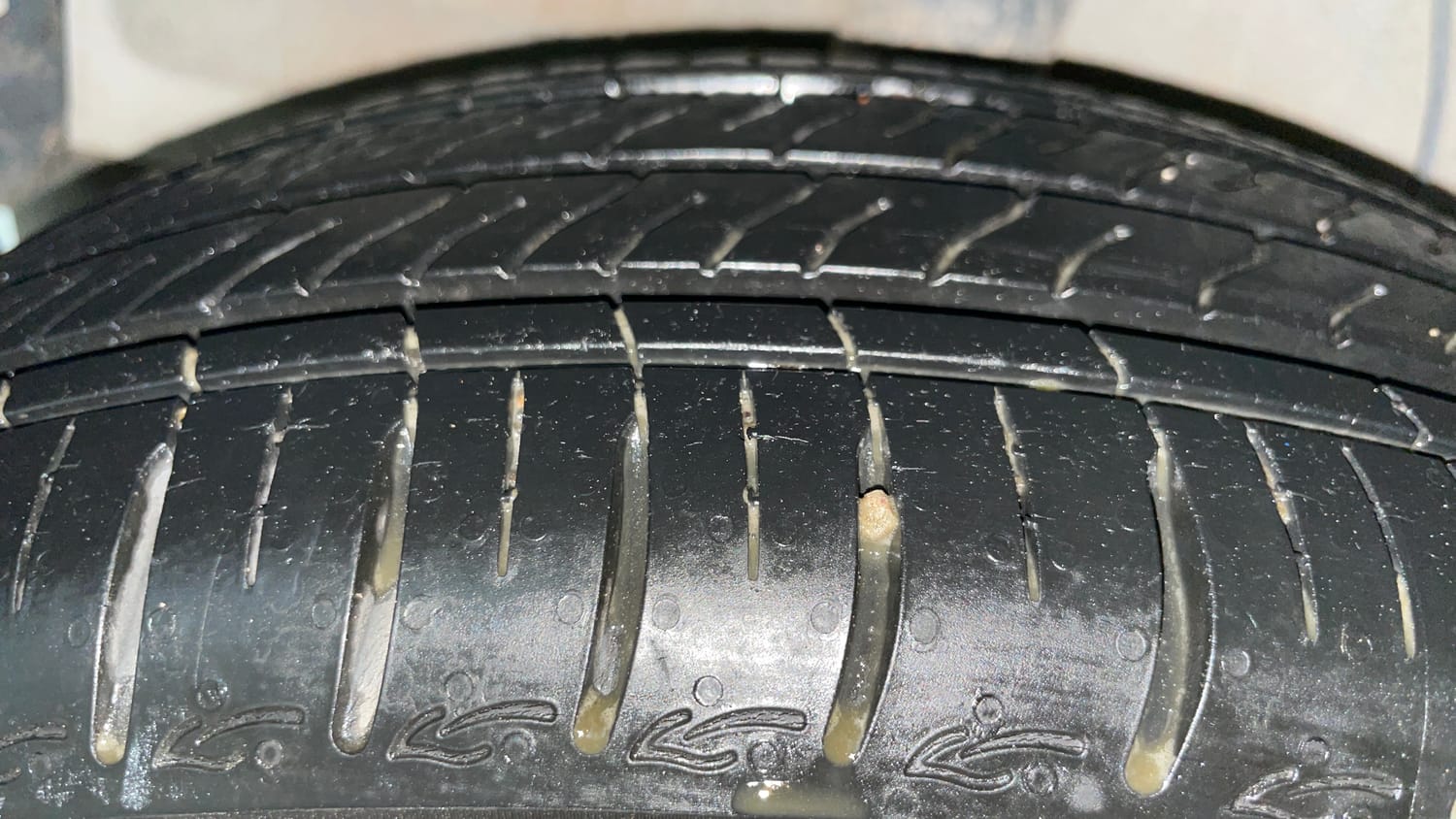 Used 2023 Hyundai Grand i10 Nios Sportz AMT 1.2 Kappa VTVT Petrol Automatic tyres RIGHT REAR TYRE TREAD VIEW
