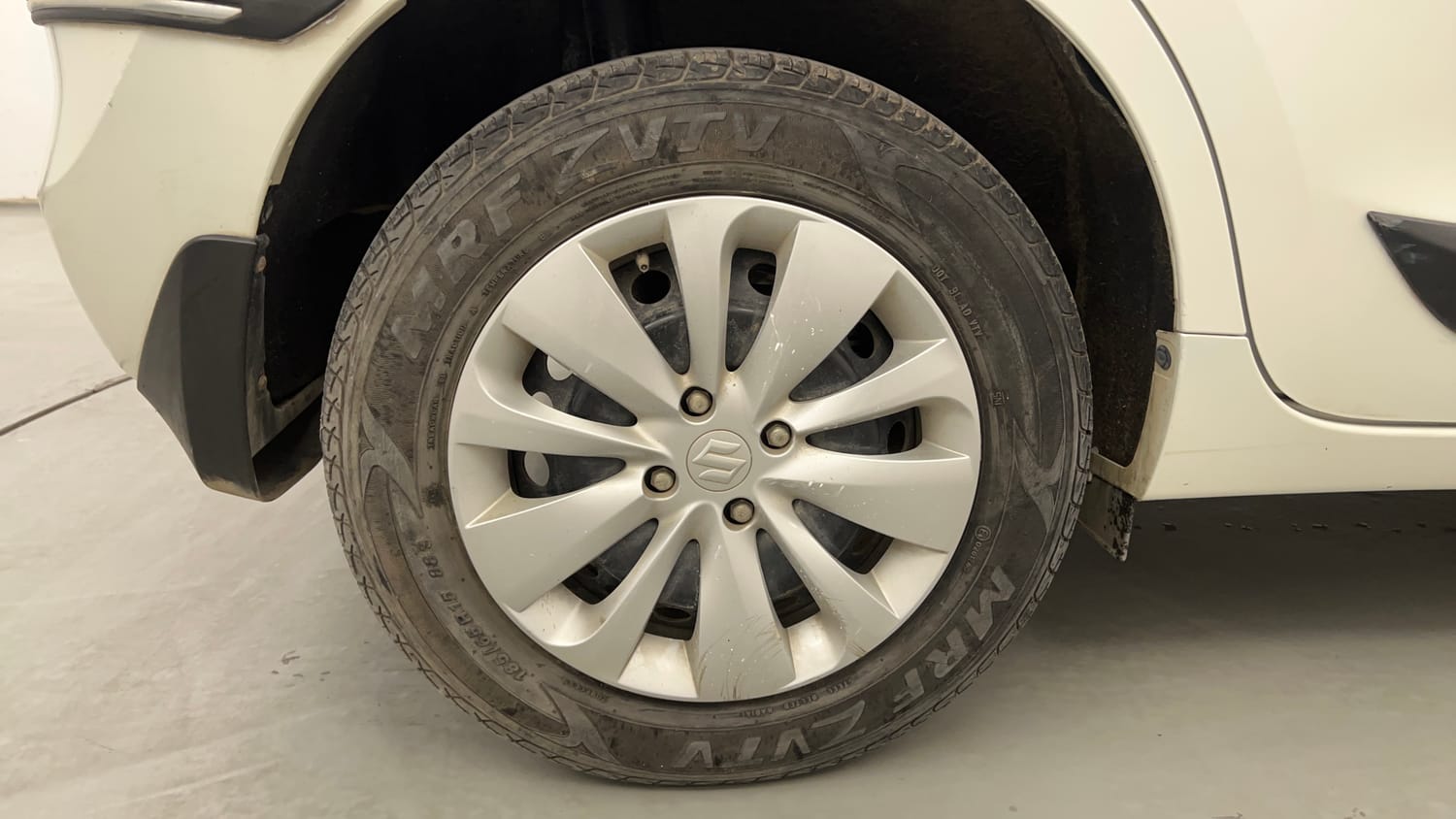 Used 2018 Maruti Suzuki Baleno Delta 1.2 Petrol Manual tyres RIGHT REAR TYRE RIM VIEW