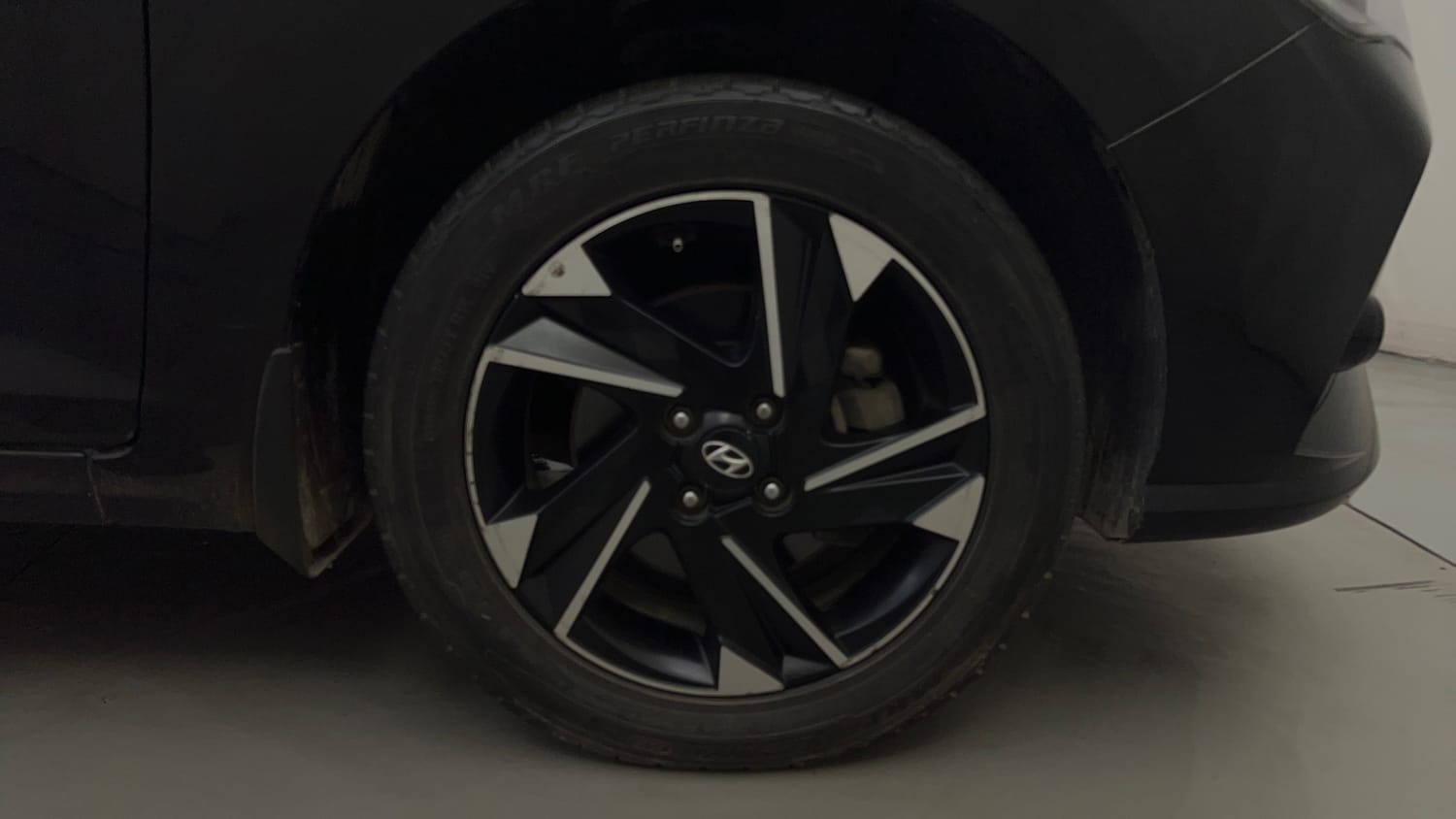 Used 2020 Hyundai Verna SX (O) 1.0 Turbo DCT Petrol Automatic tyres RIGHT FRONT TYRE RIM VIEW