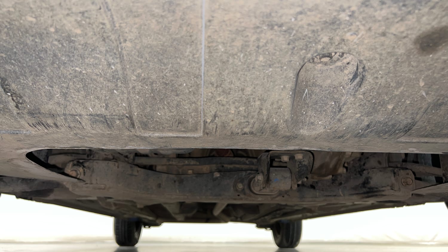 Used 2015 Hyundai Elite i20 Sportz 1.2 Petrol Manual extra FRONT LEFT UNDERBODY VIEW