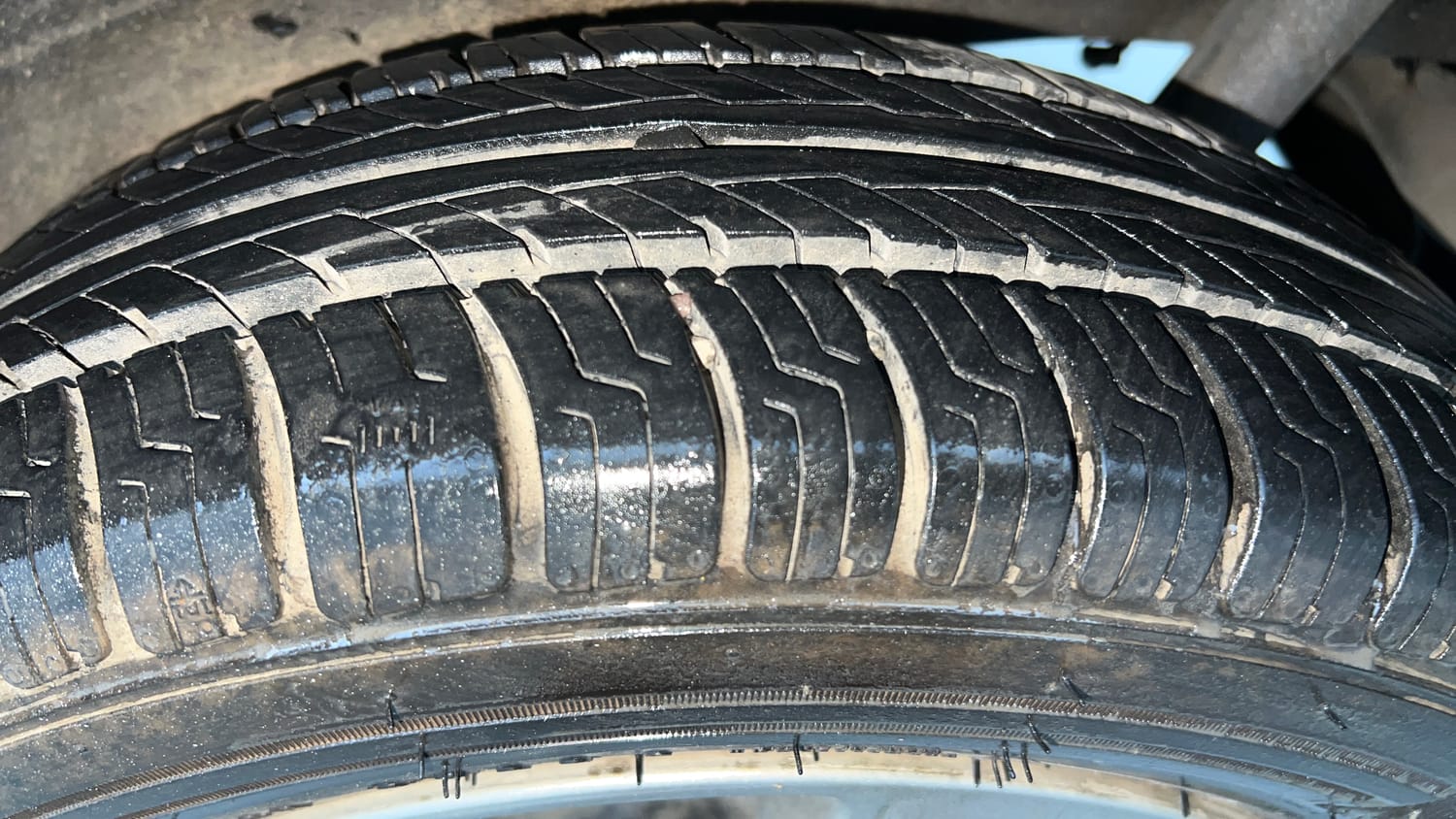 Used 2013 Maruti Suzuki Wagon R Stingray VXi Petrol Manual tyres LEFT REAR TYRE TREAD VIEW