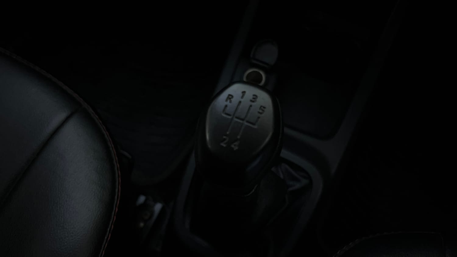 Used 2017 Renault Kwid RXT Petrol Manual interior GEAR  KNOB VIEW