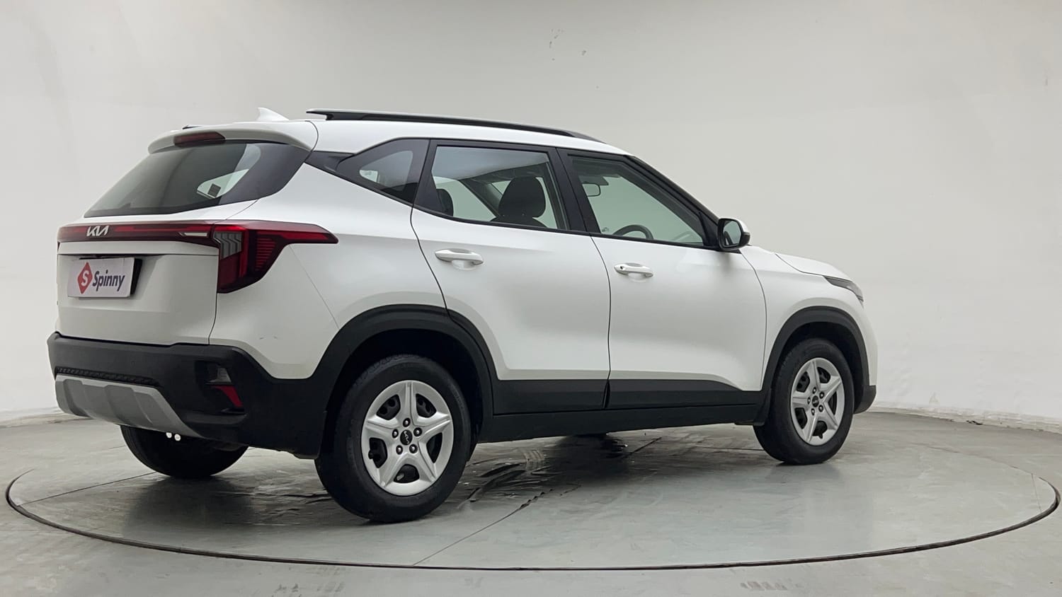 Used 2024 Kia Seltos HTK 1.5 Petrol MT Petrol Manual exterior RIGHT REAR CORNER VIEW