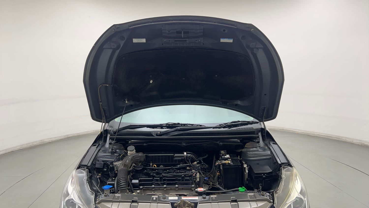 Used 2019 Maruti Suzuki Ciaz Delta Hybrid 1.5 Petrol Manual engine ENGINE & BONNET OPEN FRONT VIEW