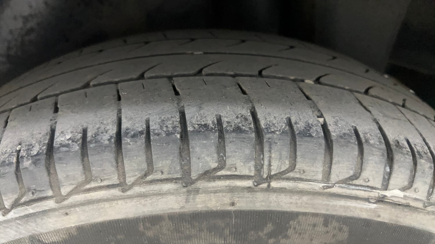 Used 2015 Maruti Suzuki Ciaz ZXi Petrol Manual tyres LEFT REAR TYRE TREAD VIEW