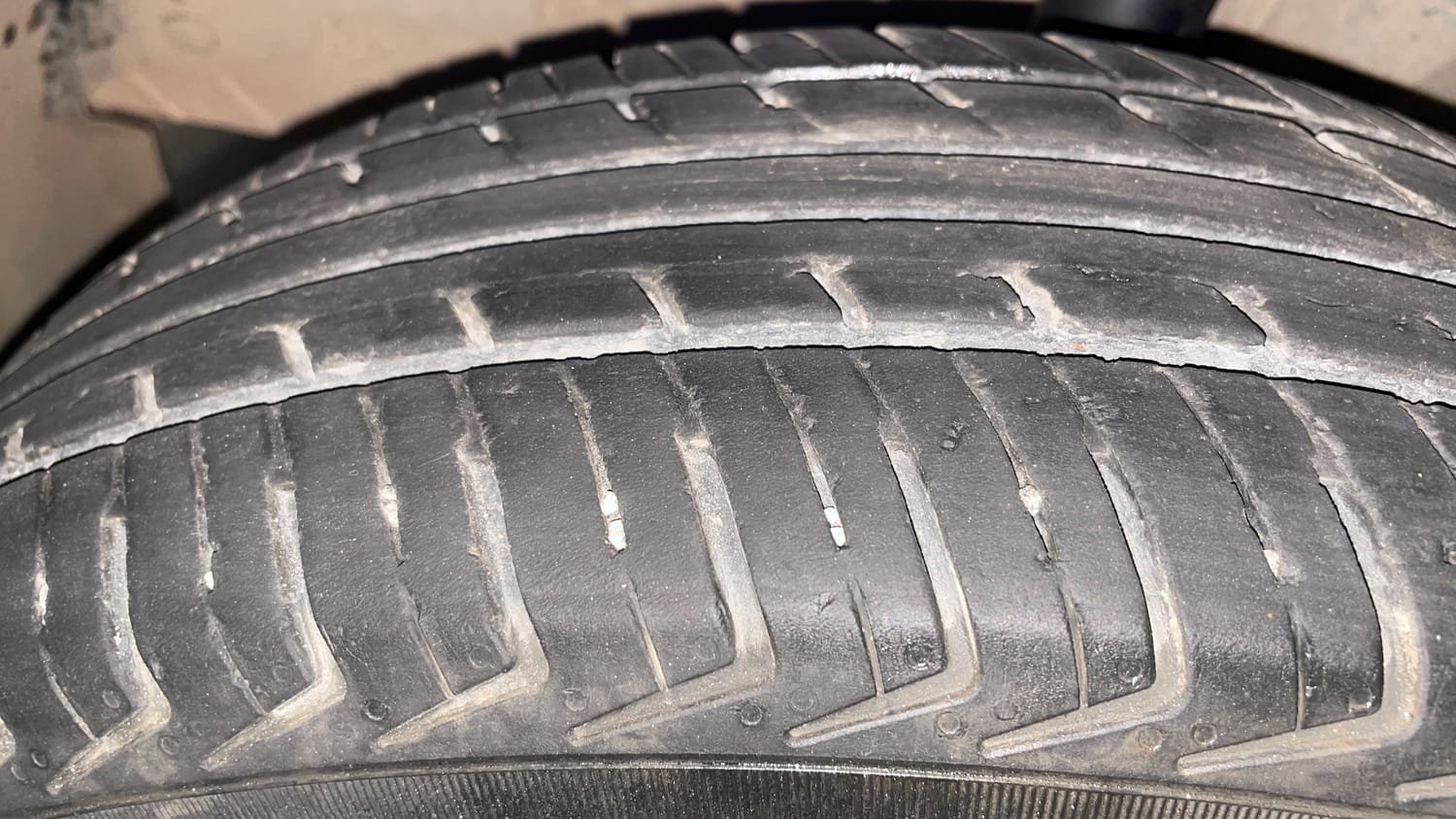 Used 2018 Renault Kwid 1.0 RXT AMT Petrol Automatic tyres LEFT FRONT TYRE TREAD VIEW