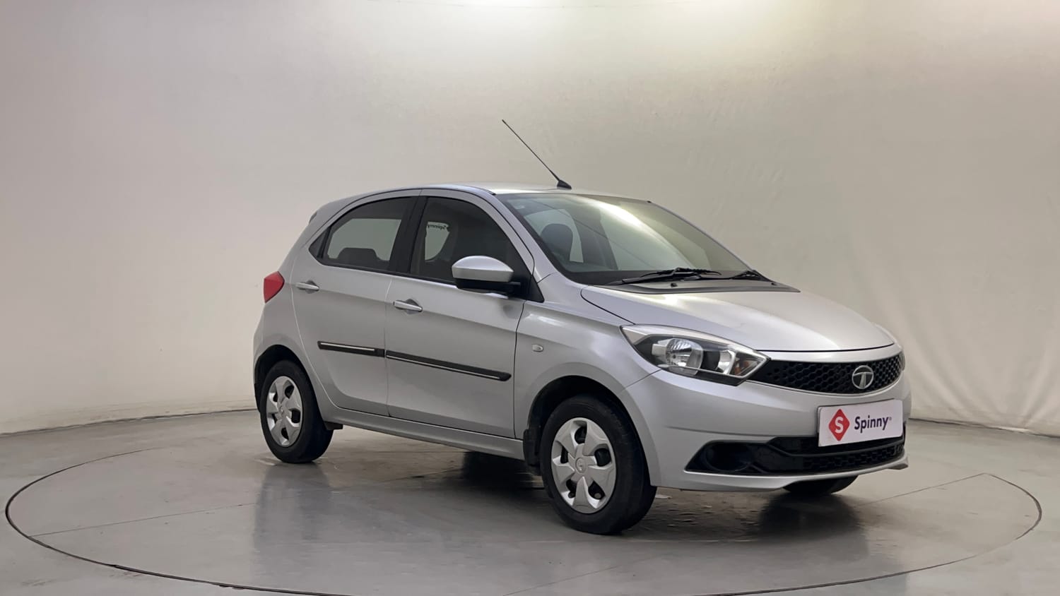 Used 2016 Tata Tiago Revotron XT Petrol Manual exterior RIGHT FRONT CORNER VIEW