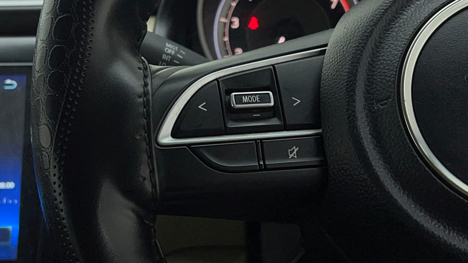 Used 2018 Maruti Suzuki Dzire VXi AMT Petrol Automatic top_features Steering mounted controls