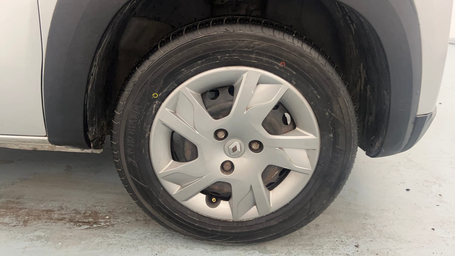 Used 2020 Renault Kwid 1.0 RXT Petrol Manual tyres RIGHT FRONT TYRE RIM VIEW