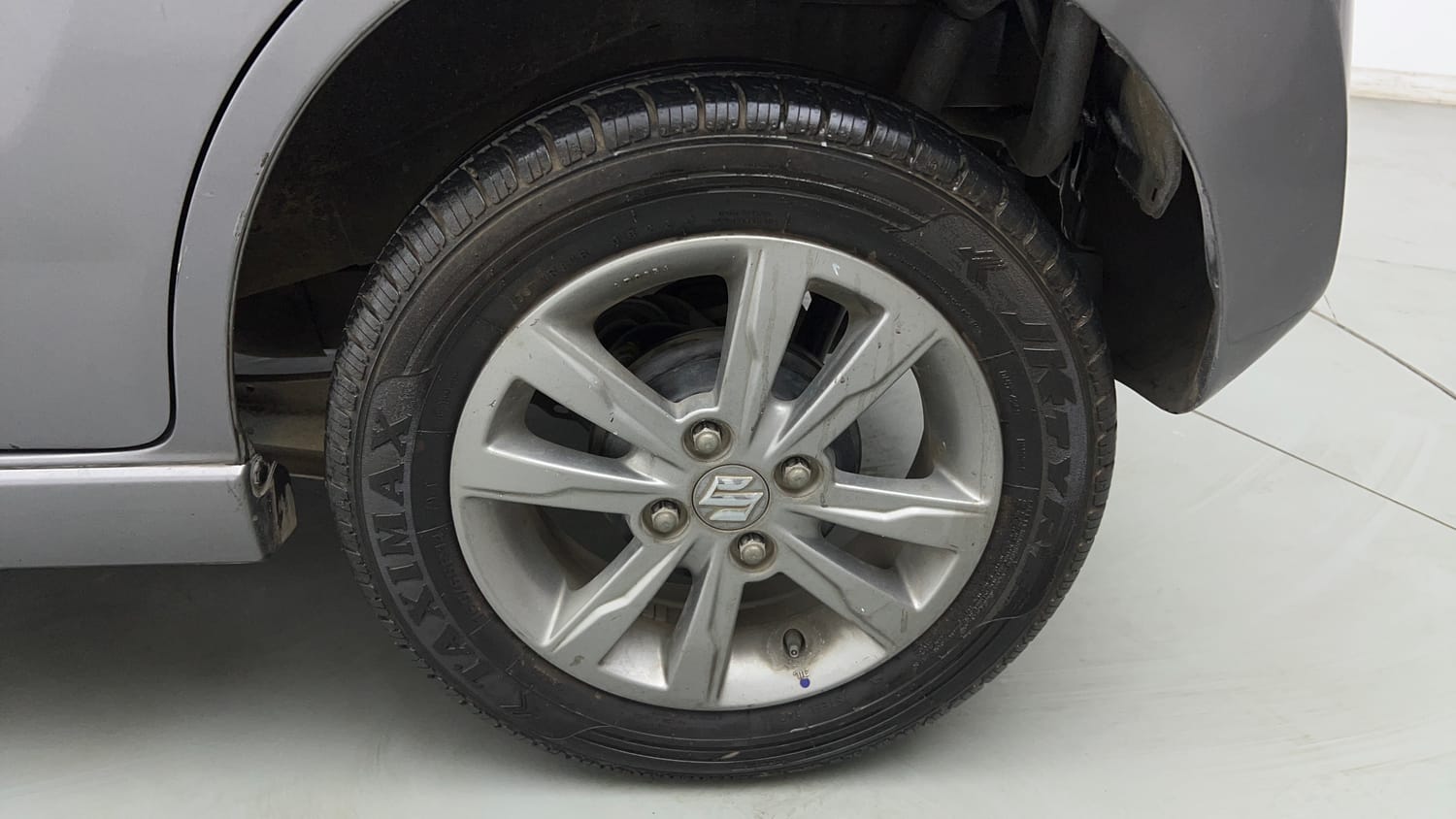 Used 2013 Maruti Suzuki Wagon R Stingray VXi Petrol Manual tyres LEFT REAR TYRE RIM VIEW