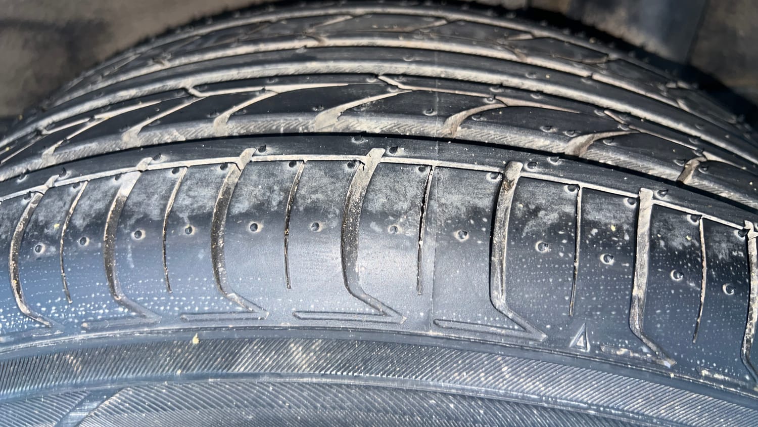 Used 2023 Kia Sonet HTX 1.5 AT Diesel Automatic tyres LEFT REAR TYRE TREAD VIEW