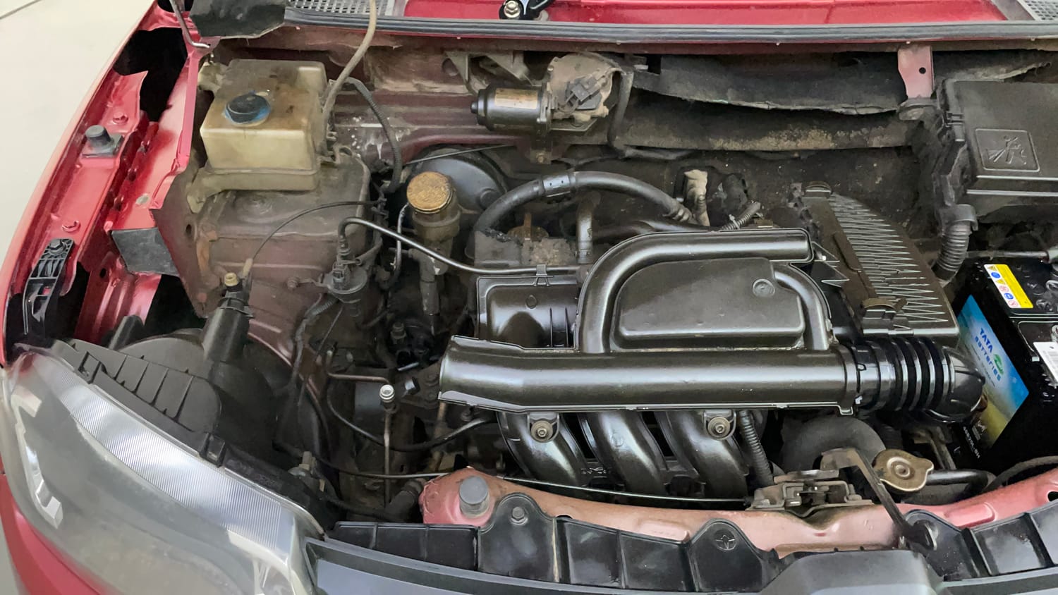 Used 2018 Renault Kwid 1.0 RXT AMT Petrol Automatic engine ENGINE RIGHT SIDE VIEW