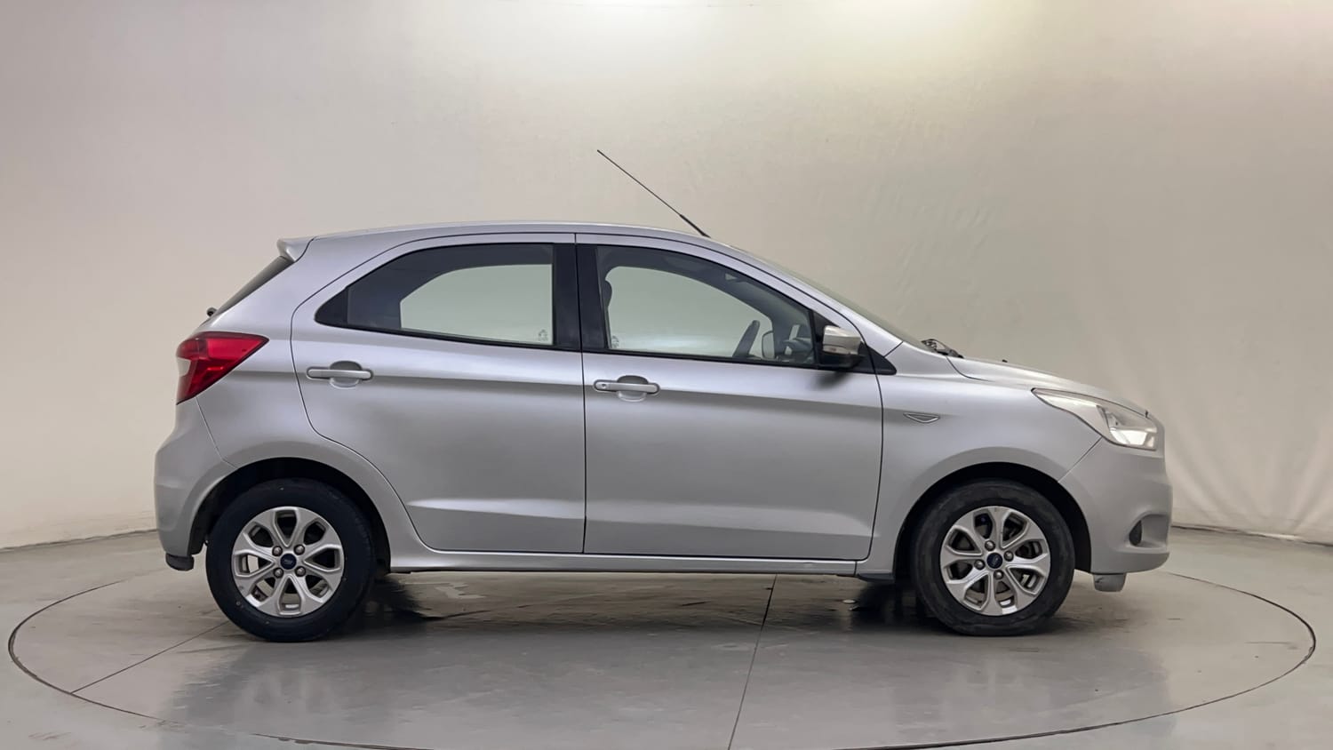 Used 2016 Ford Figo Titanium Plus 1.5 TDCi Diesel Manual exterior RIGHT SIDE VIEW