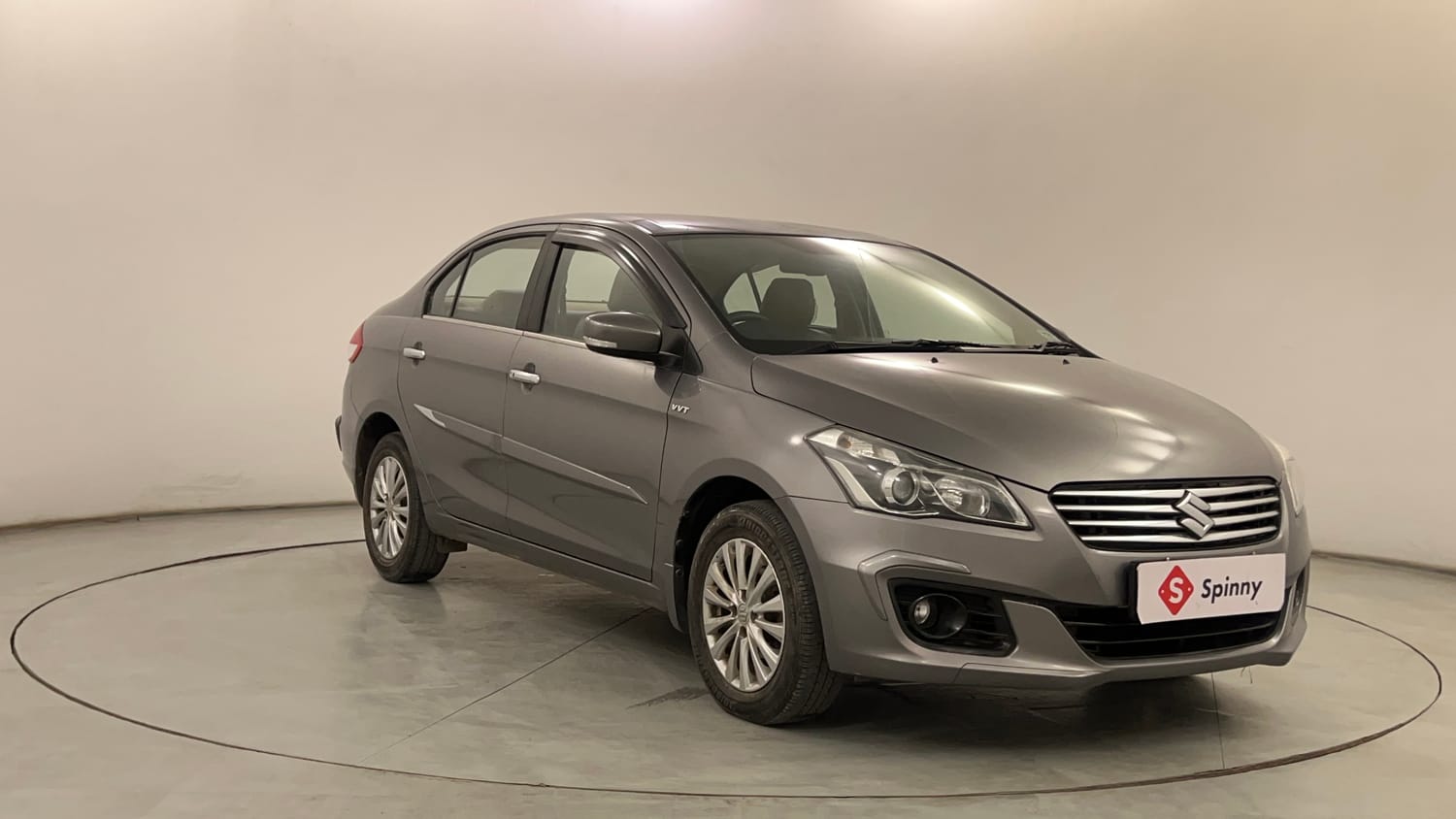 Used 2015 Maruti Suzuki Ciaz ZXi Petrol Manual exterior RIGHT FRONT CORNER VIEW