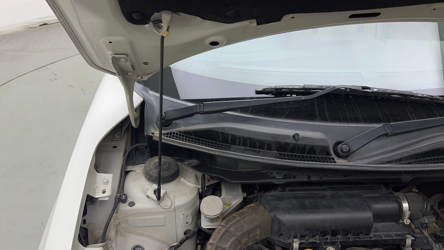 Used 2018 Maruti Suzuki Dzire ZXi AMT Petrol Automatic engine ENGINE RIGHT SIDE HINGE & APRON VIEW