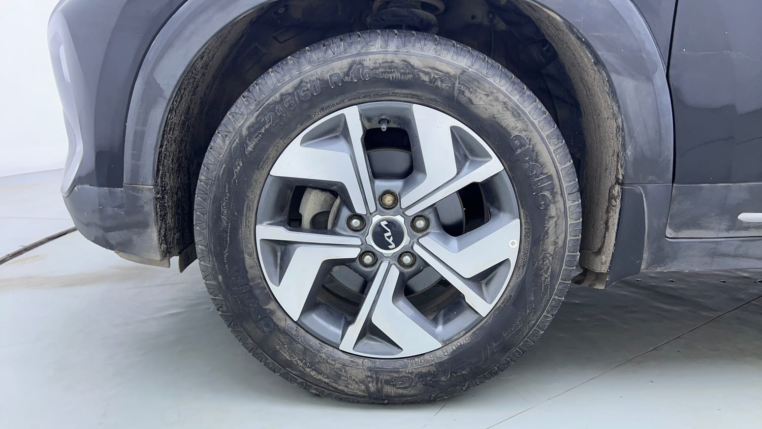 Used 2023 Kia Sonet HTX 1.5 AT Diesel Automatic tyres LEFT FRONT TYRE RIM VIEW