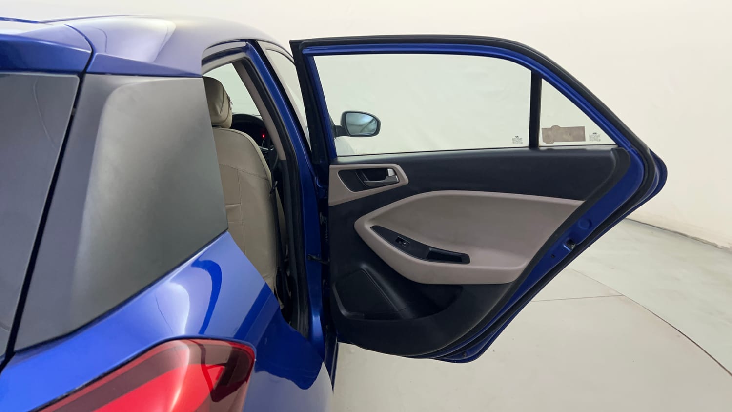 Used 2015 Hyundai Elite i20 Sportz 1.2 Petrol Manual interior RIGHT REAR DOOR OPEN VIEW