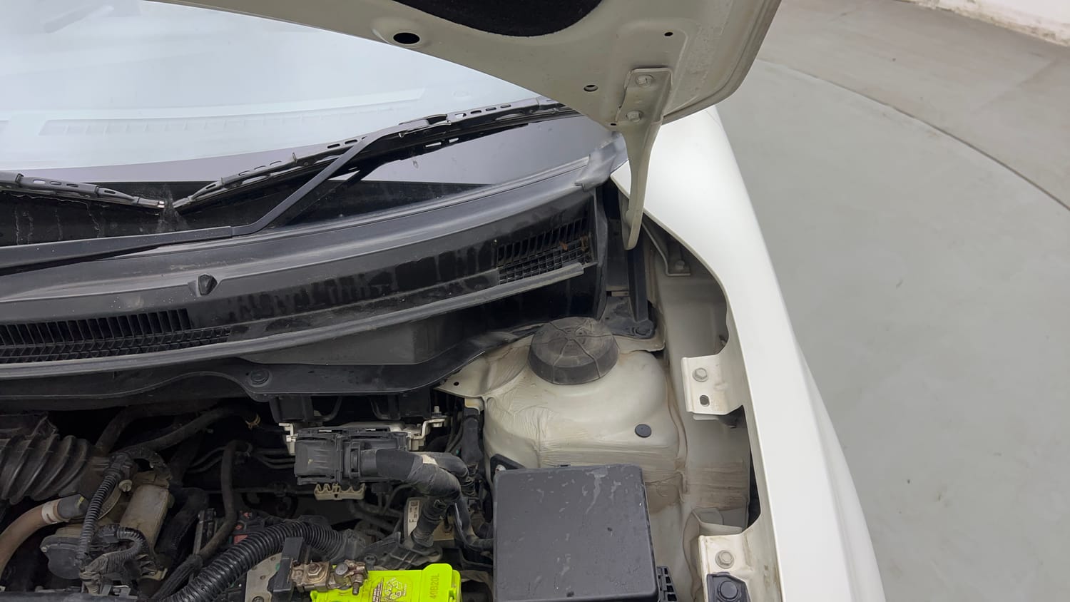 Used 2018 Maruti Suzuki Dzire ZXi AMT Petrol Automatic engine ENGINE LEFT SIDE HINGE & APRON VIEW