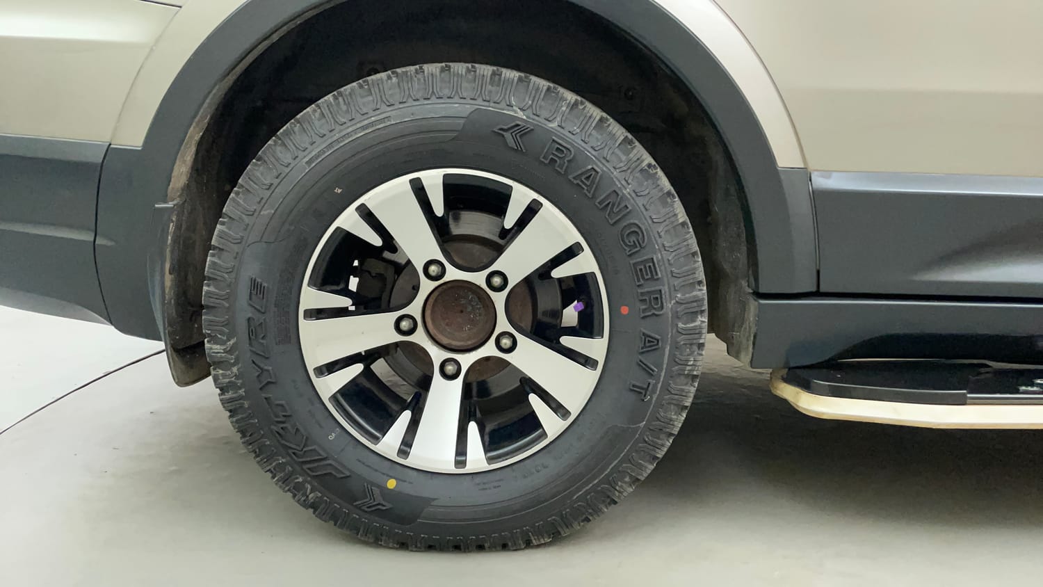 Used 2017 Tata Hexa XT 4x2 7 STR Diesel Manual tyres RIGHT REAR TYRE RIM VIEW