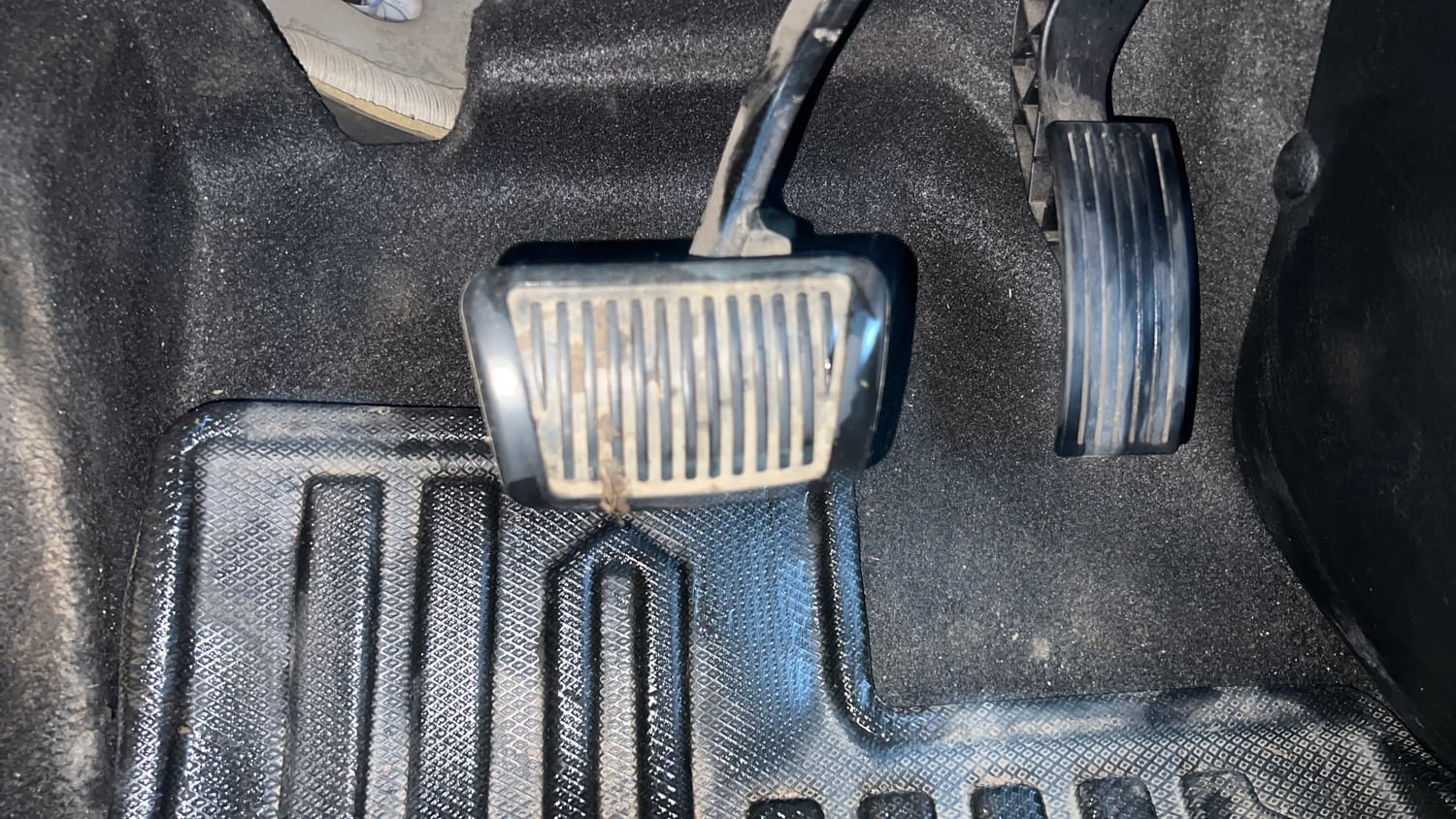 Used 2023 Kia Sonet HTX 1.5 AT Diesel Automatic interior PEDALS VIEW