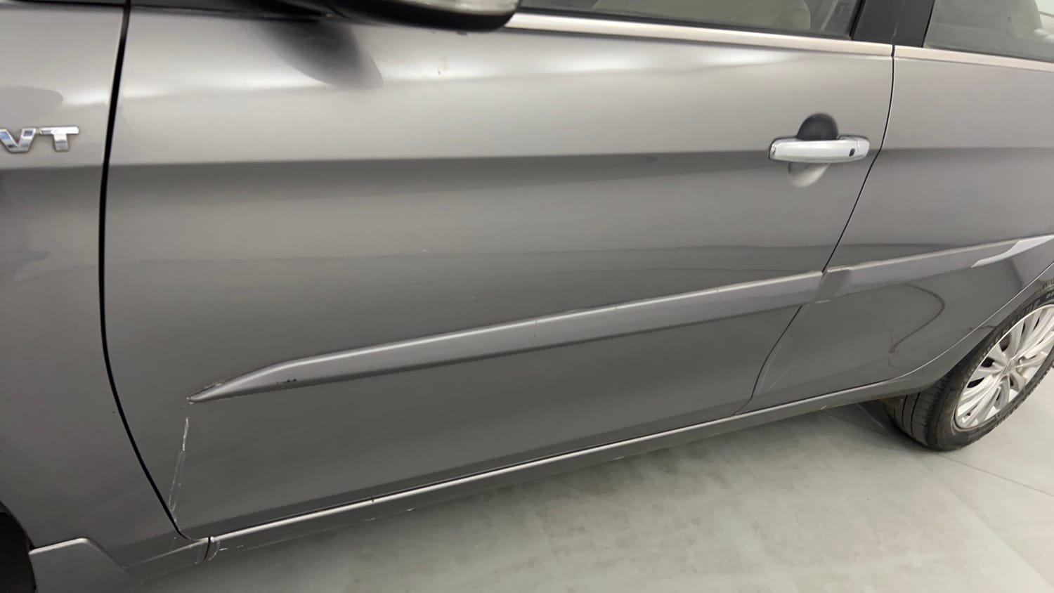 Used 2015 Maruti Suzuki Ciaz ZXi Petrol Manual dents MINOR SCRATCH