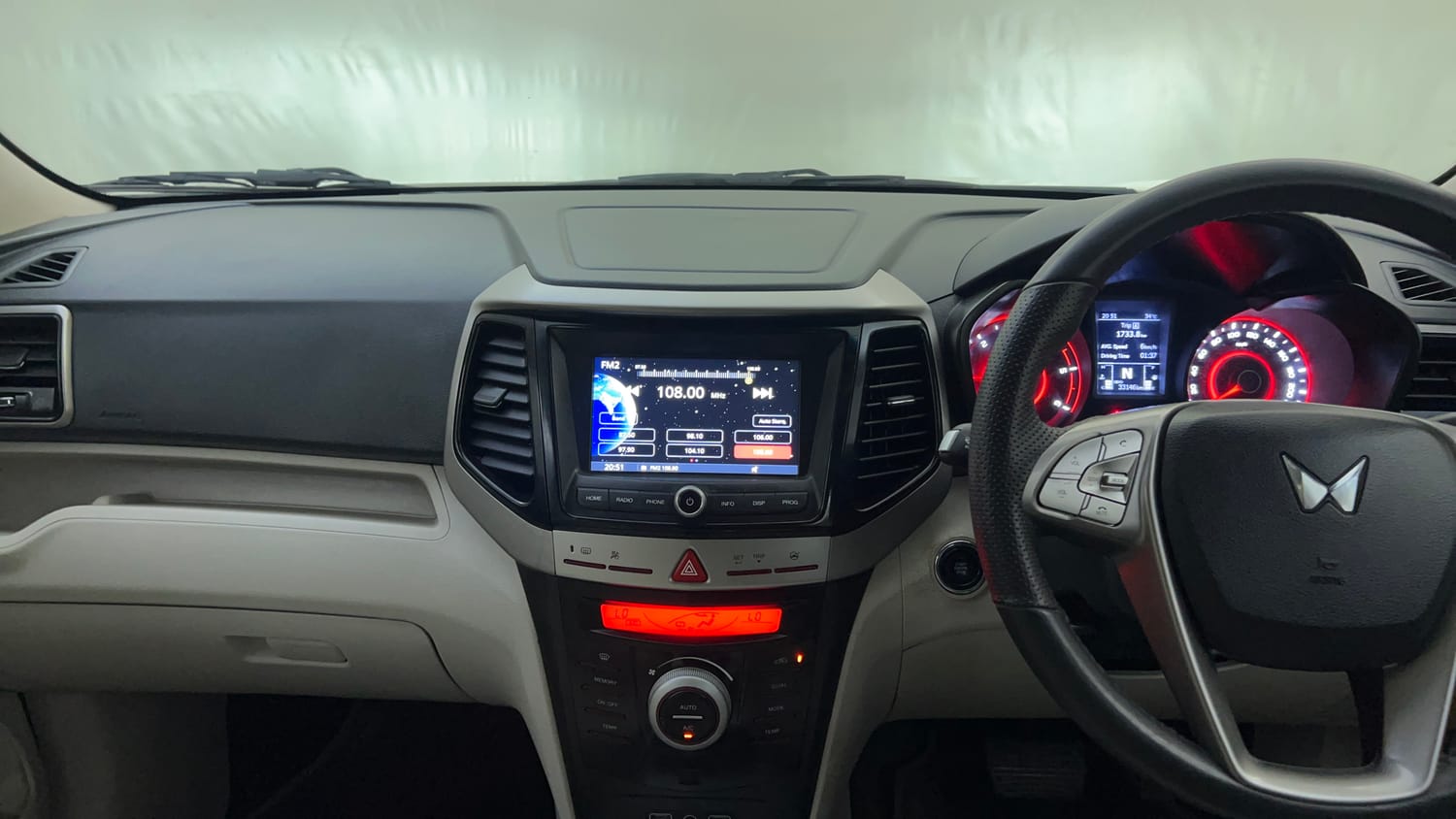 Used 2023 Mahindra XUV 300 W8 (O) 1.5 Diesel AMT Diesel Automatic interior MUSIC SYSTEM & AC CONTROL VIEW