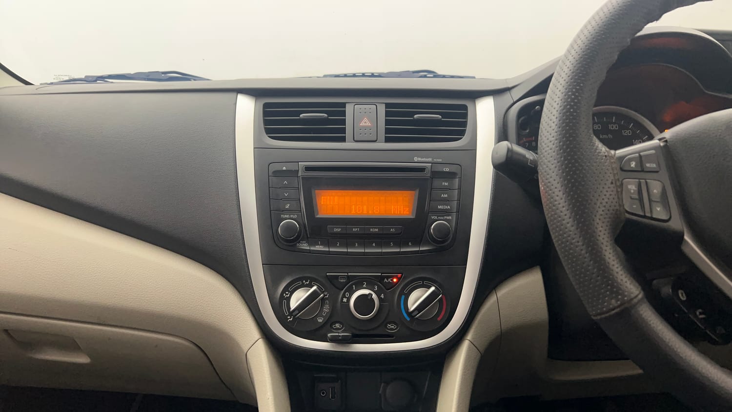Used 2016 Maruti Suzuki Celerio ZXi Petrol Manual interior MUSIC SYSTEM & AC CONTROL VIEW