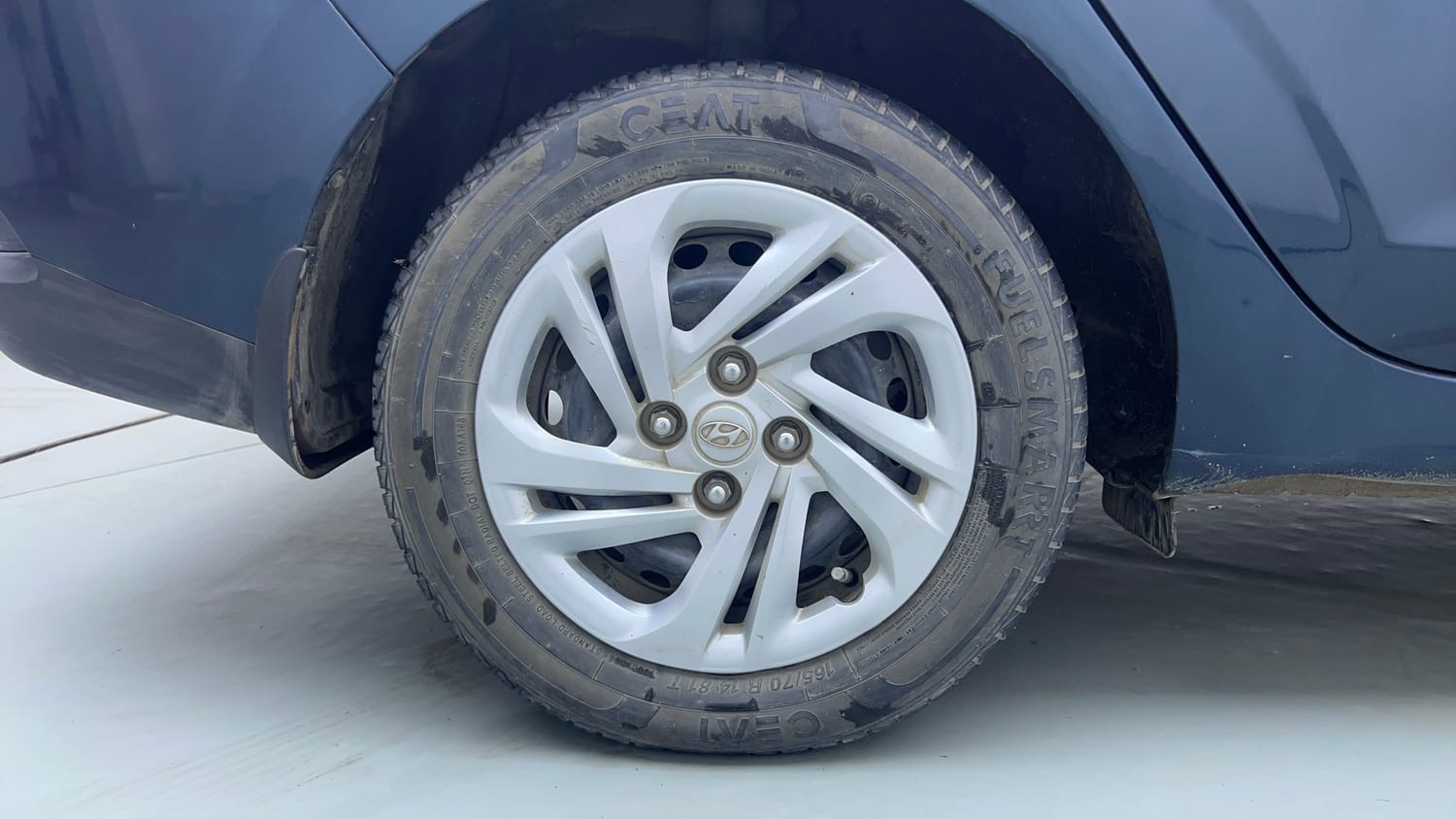 Used 2022 Hyundai Aura S 1.2 CNG Cng Manual tyres RIGHT REAR TYRE RIM VIEW