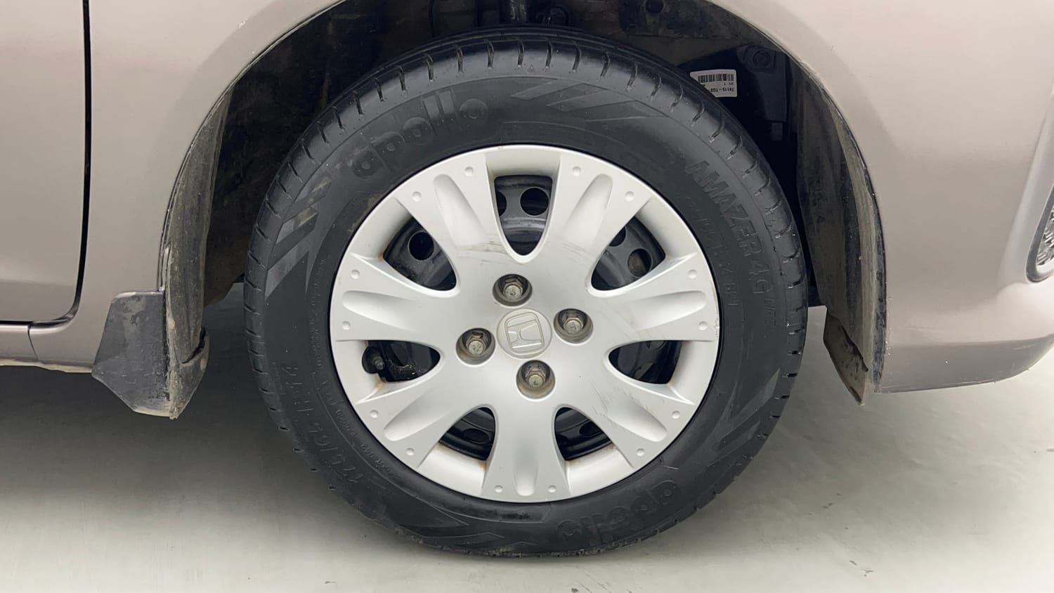 Used 2016 Honda Amaze 1.2 SX i-VTEC Petrol Manual tyres RIGHT FRONT TYRE RIM VIEW