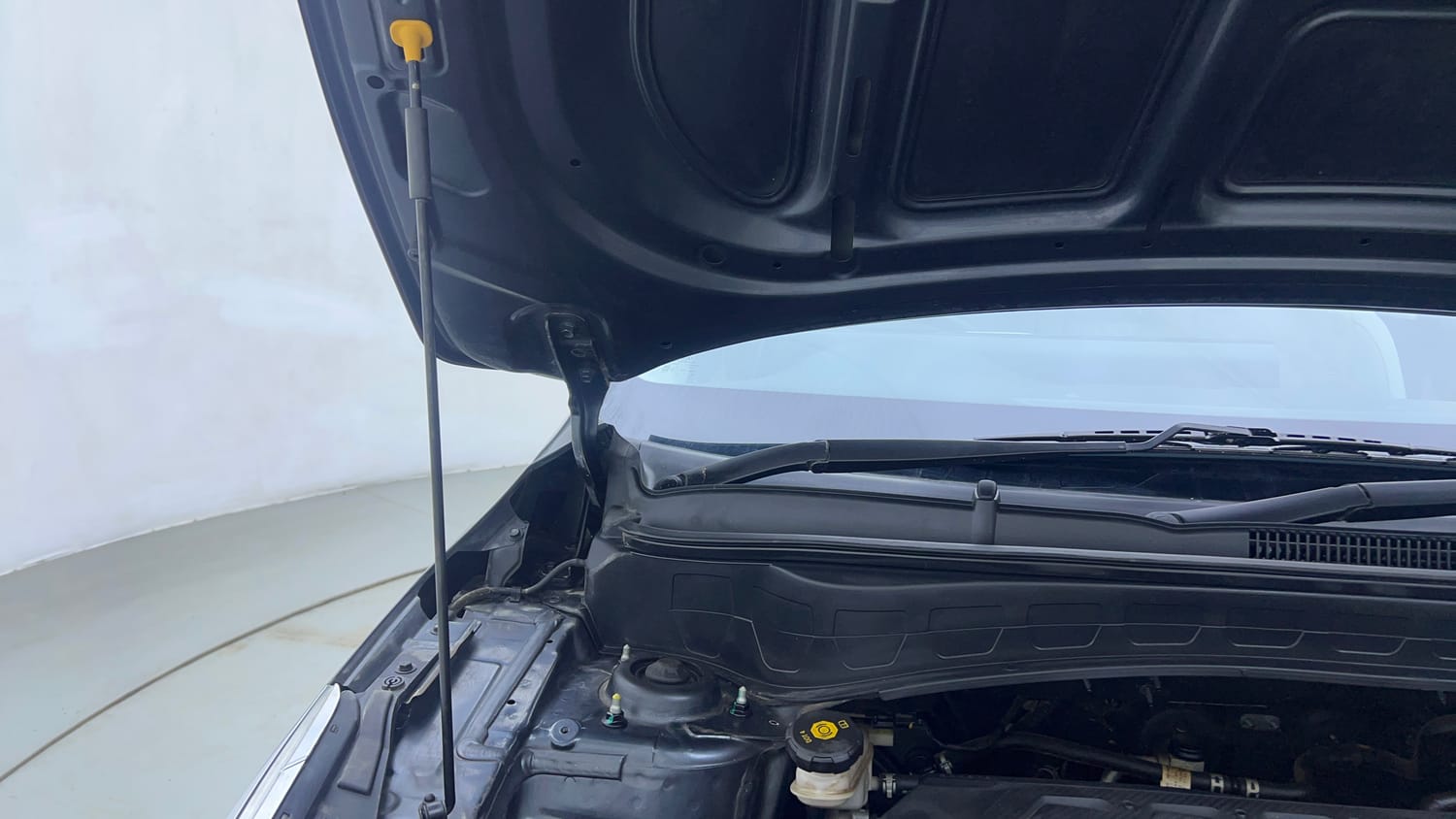 Used 2020 Kia Seltos HTX 1.5 Petrol Manual engine ENGINE RIGHT SIDE HINGE & APRON VIEW