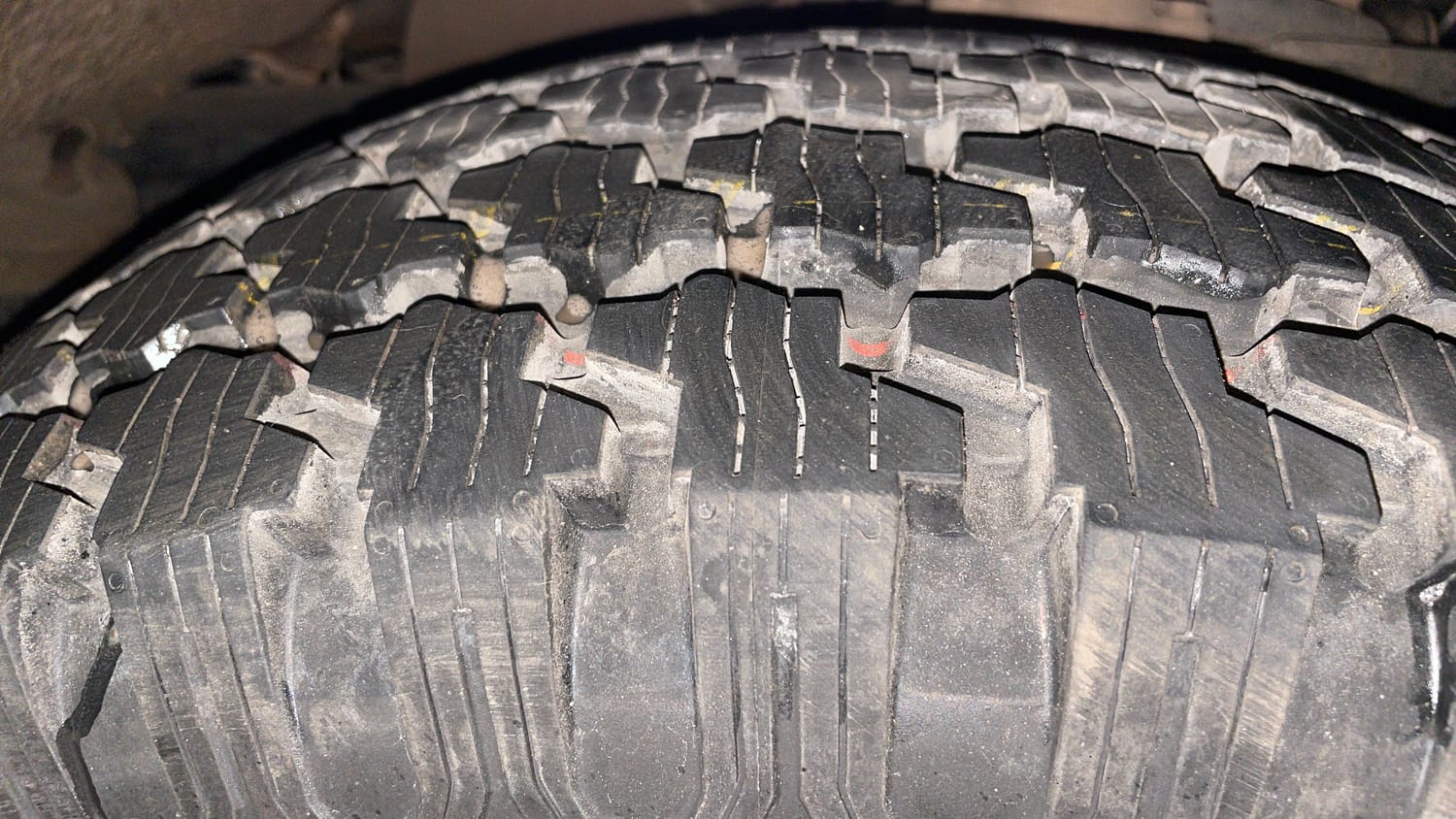 Used 2017 Tata Hexa XT 4x2 7 STR Diesel Manual tyres RIGHT FRONT TYRE TREAD VIEW