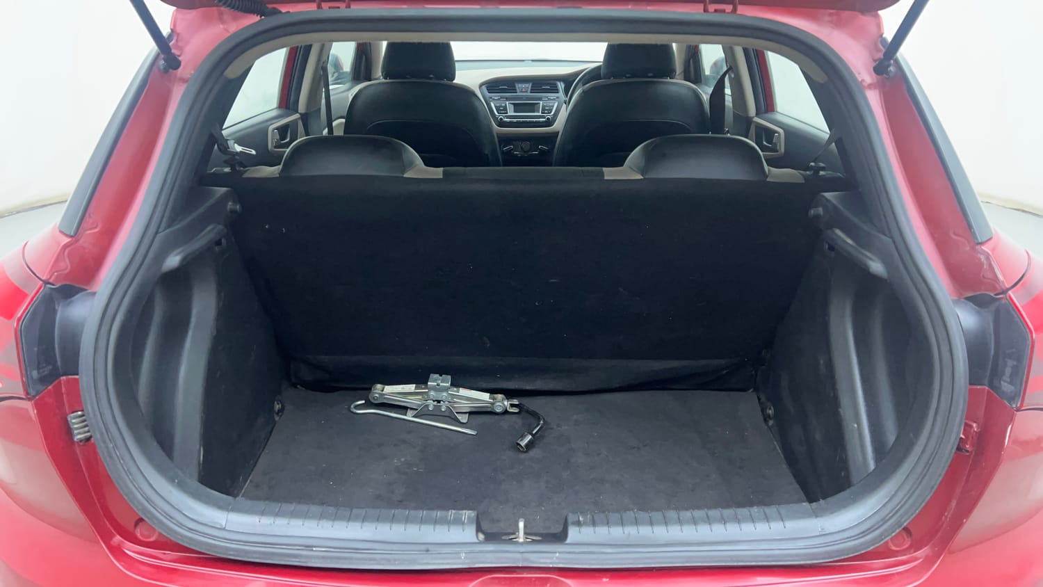 Used 2019 Hyundai Elite i20 Magna 1.2 Petrol Manual interior DICKY INSIDE VIEW