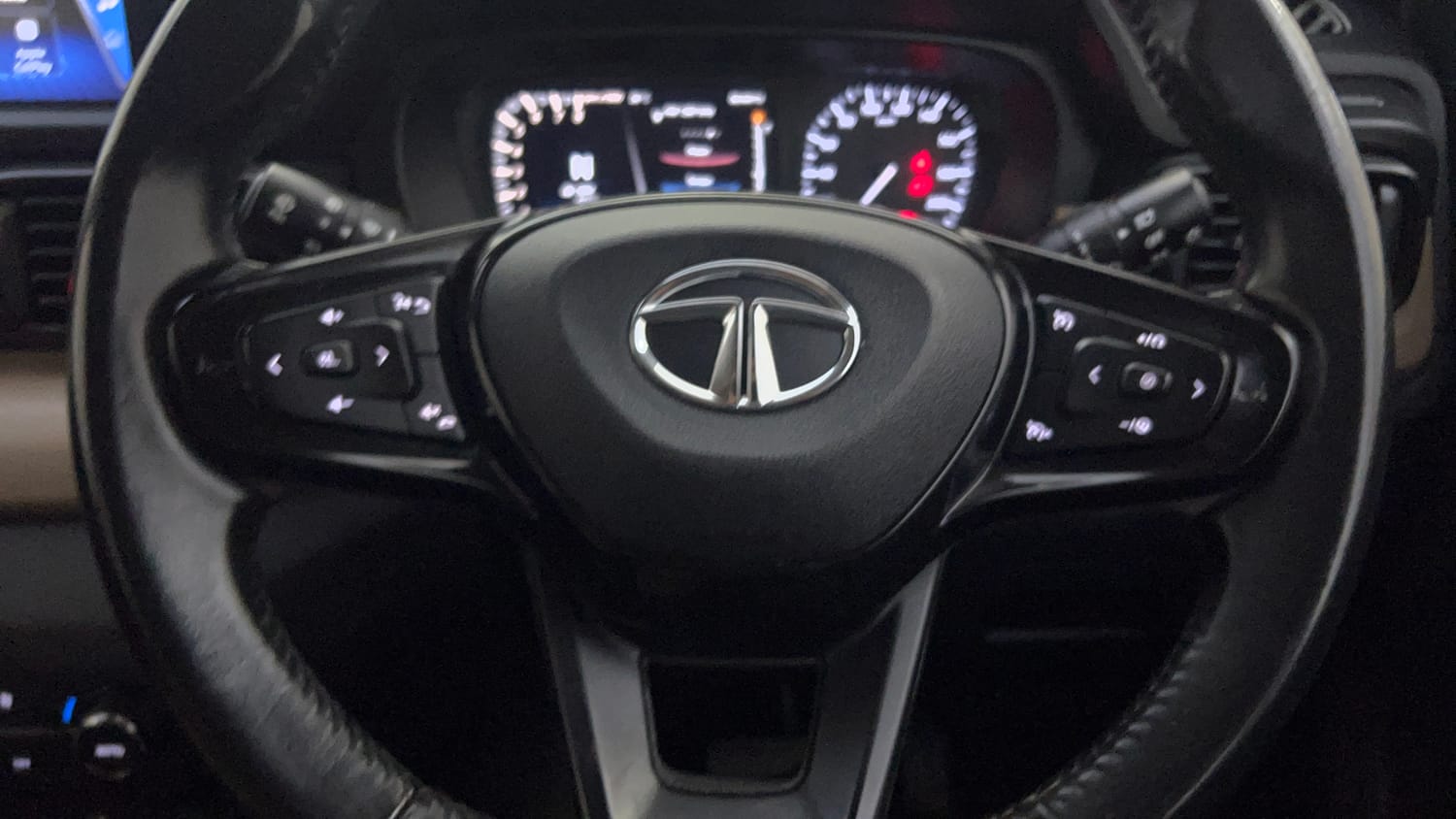 Used 2023 Tata Punch Kaziranga Creative iRA Pack AMT Petrol Automatic top_features Airbags