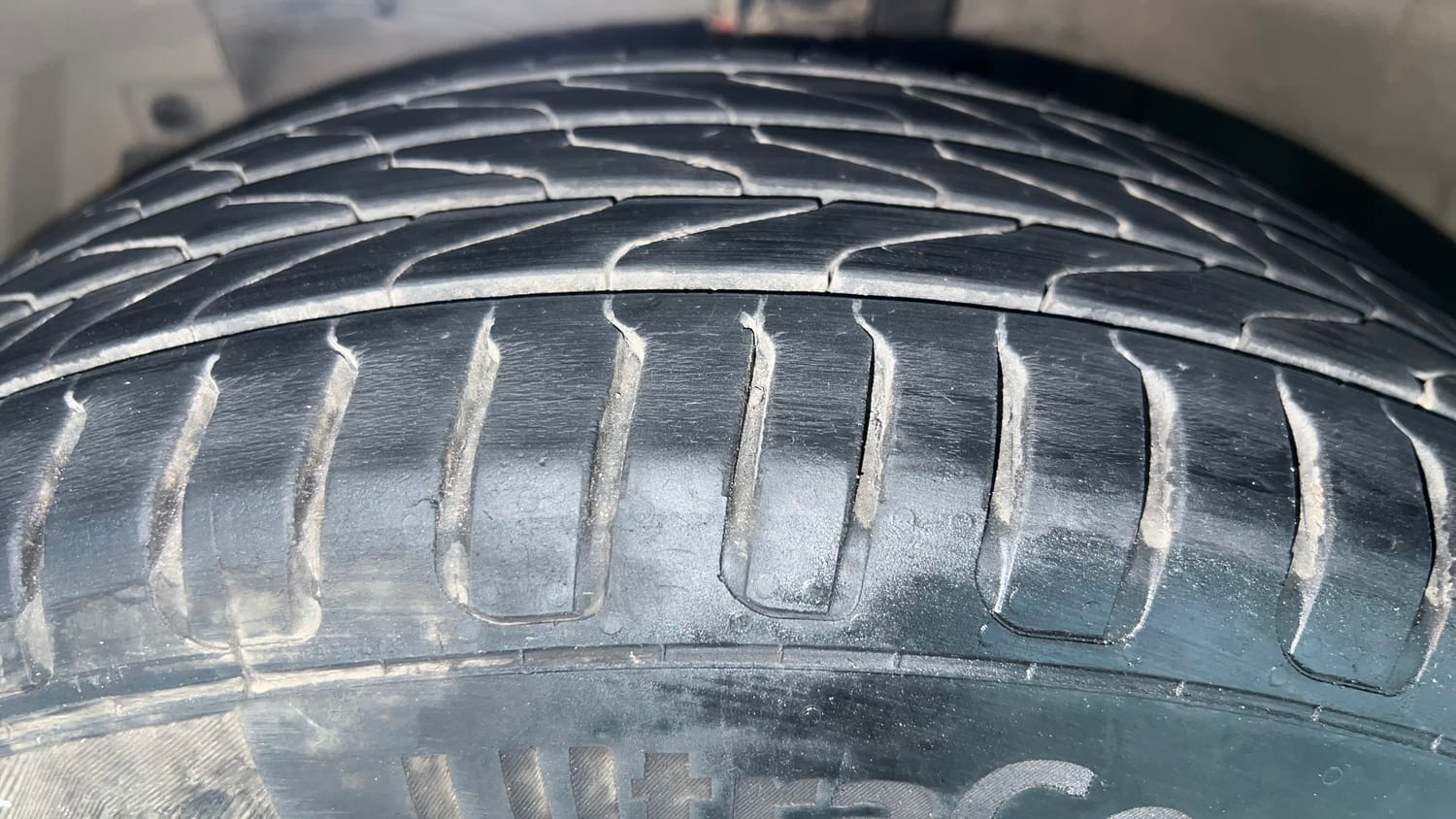 Used 2019 Maruti Suzuki Ciaz Delta Hybrid 1.5 Petrol Manual tyres LEFT FRONT TYRE TREAD VIEW