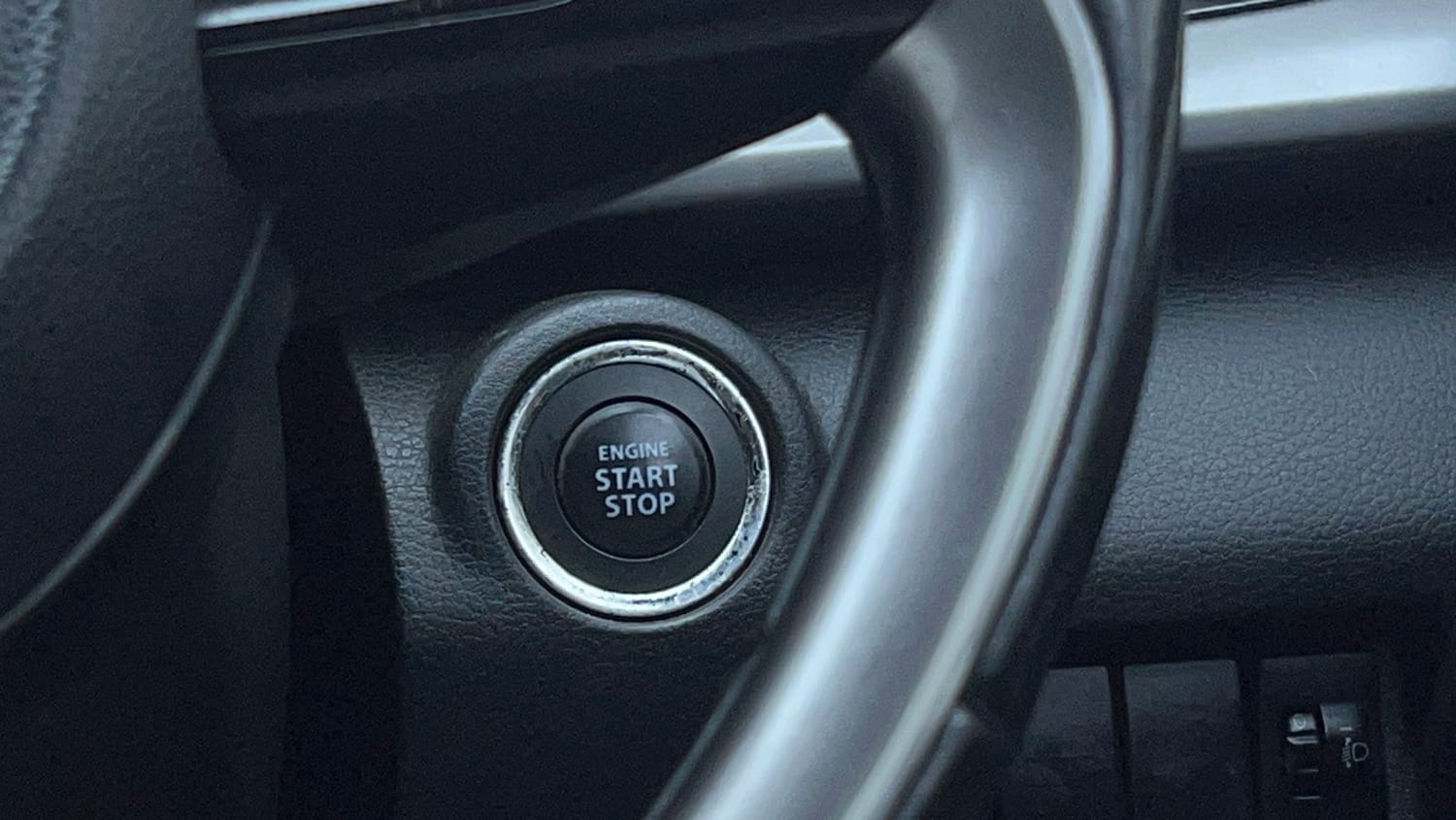 Used 2019 Maruti Suzuki XL6 Alpha MT Petrol Petrol Manual top_features Keyless start