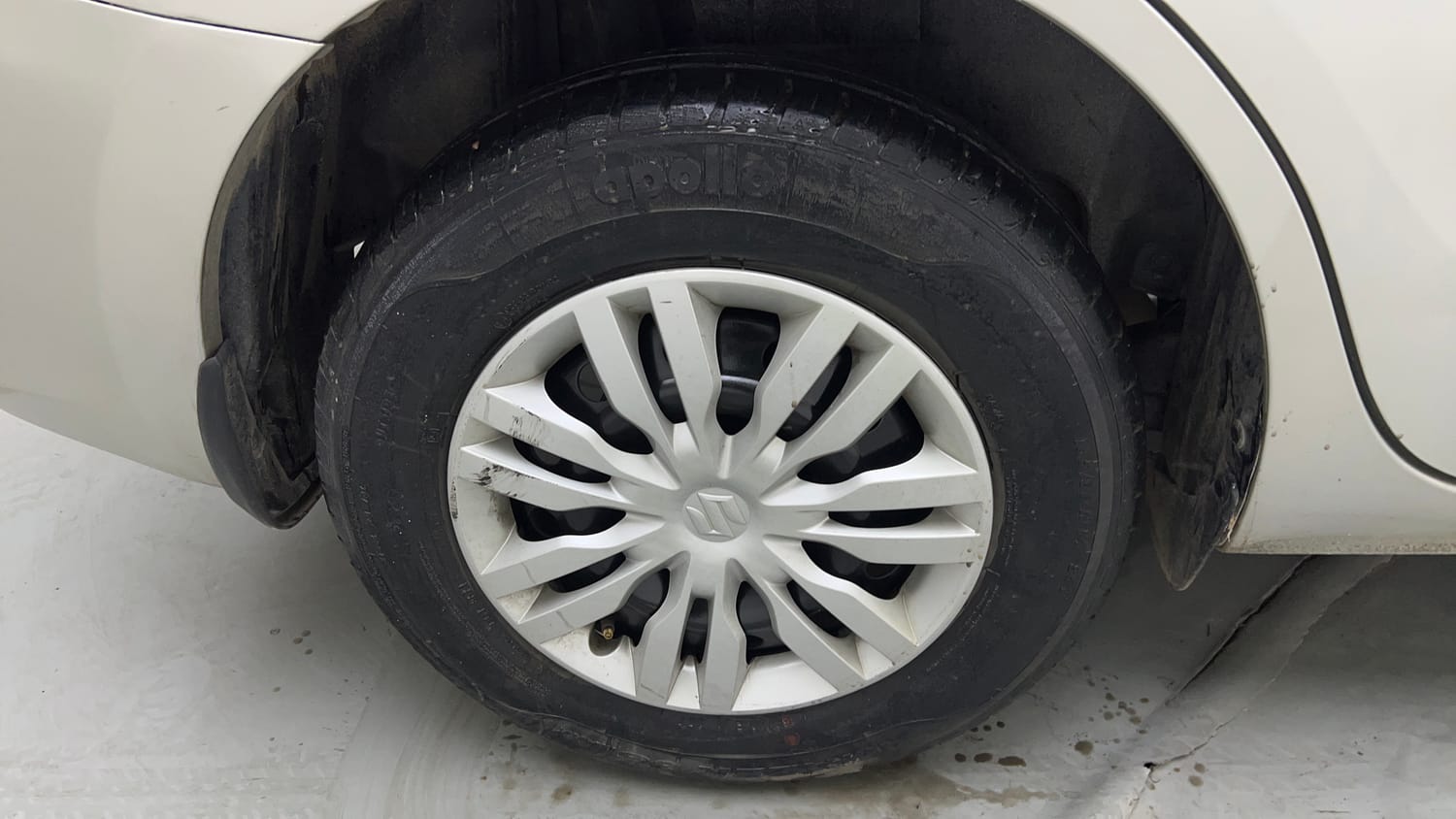 Used 2018 Maruti Suzuki Dzire VXi AMT Petrol Automatic tyres RIGHT REAR TYRE RIM VIEW
