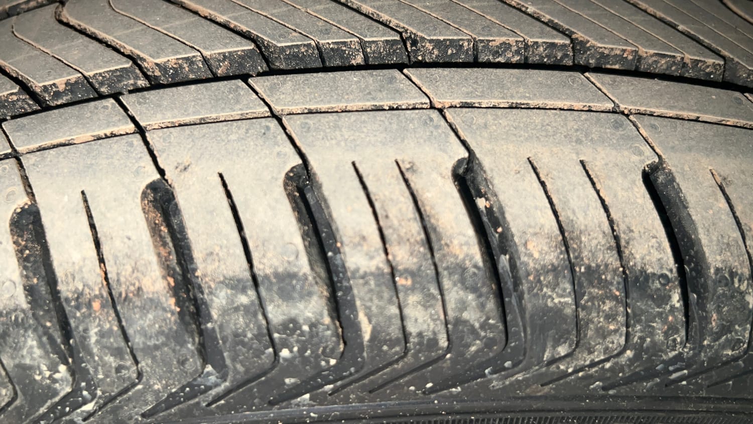 Used 2023 Hyundai New i20 Sportz 1.2 MT Petrol Manual tyres LEFT FRONT TYRE TREAD VIEW