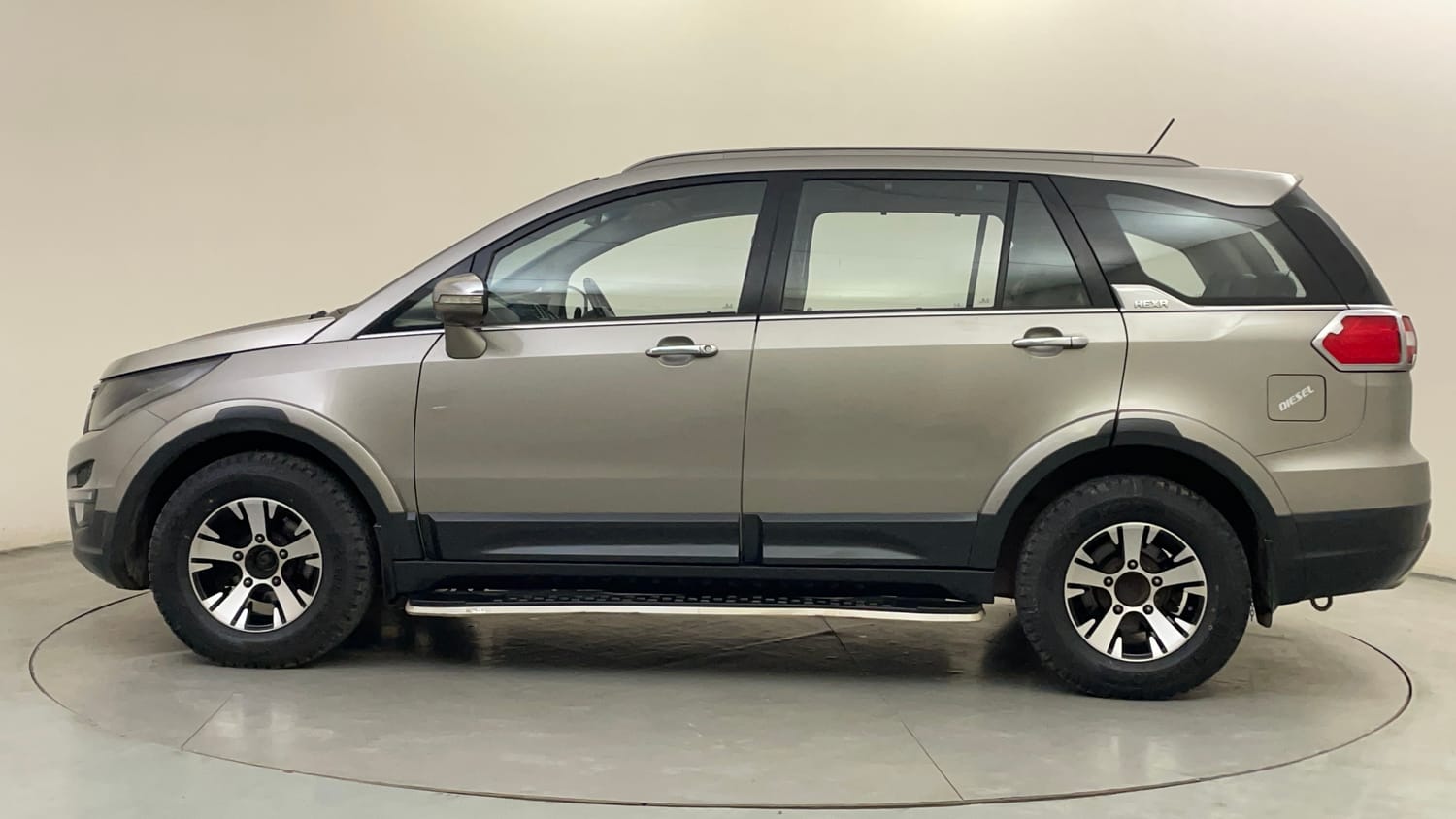 Used 2017 Tata Hexa XT 4x2 7 STR Diesel Manual exterior LEFT SIDE VIEW
