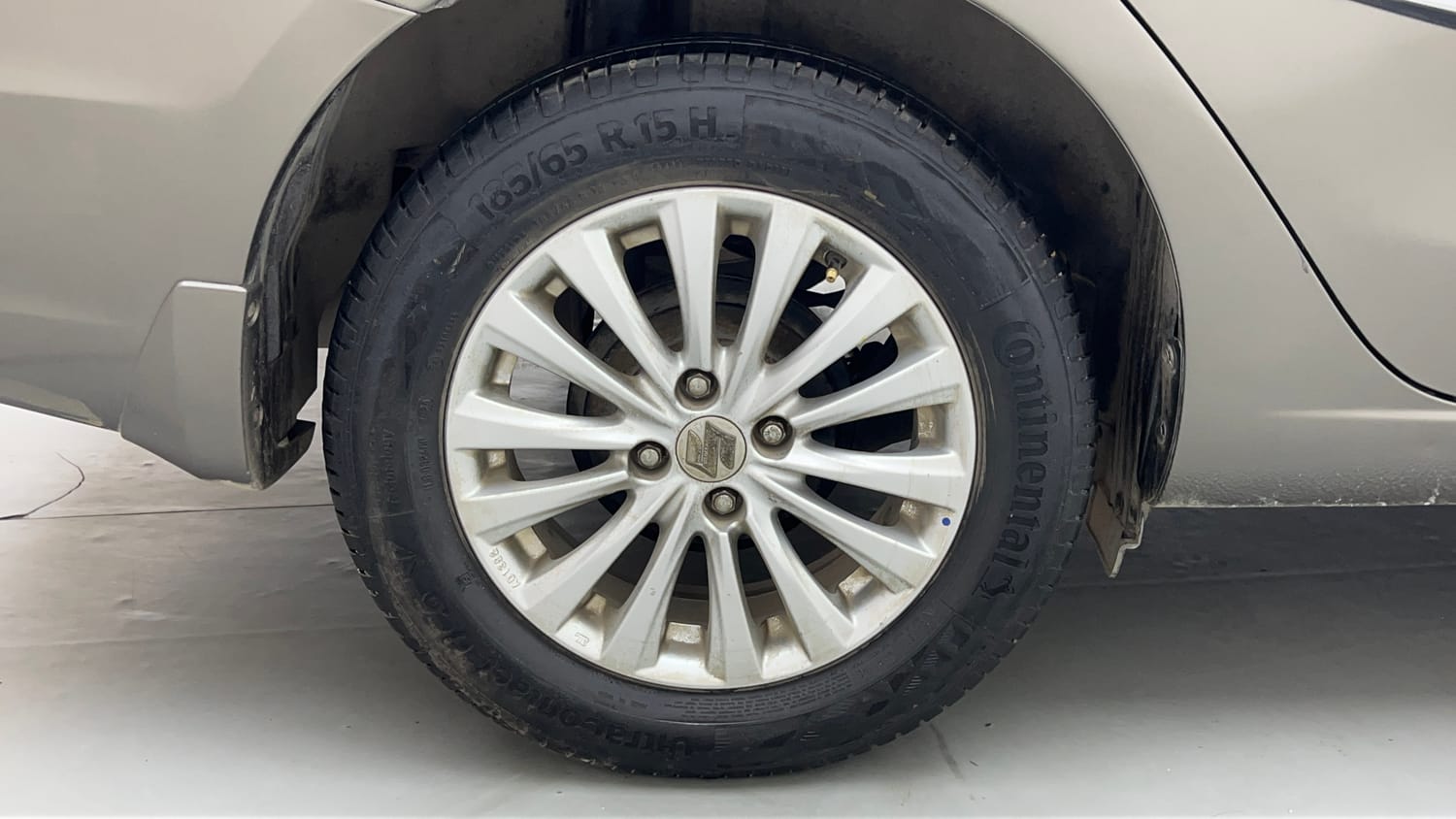 Used 2019 Maruti Suzuki Ciaz Delta Hybrid 1.5 Petrol Manual tyres RIGHT REAR TYRE RIM VIEW