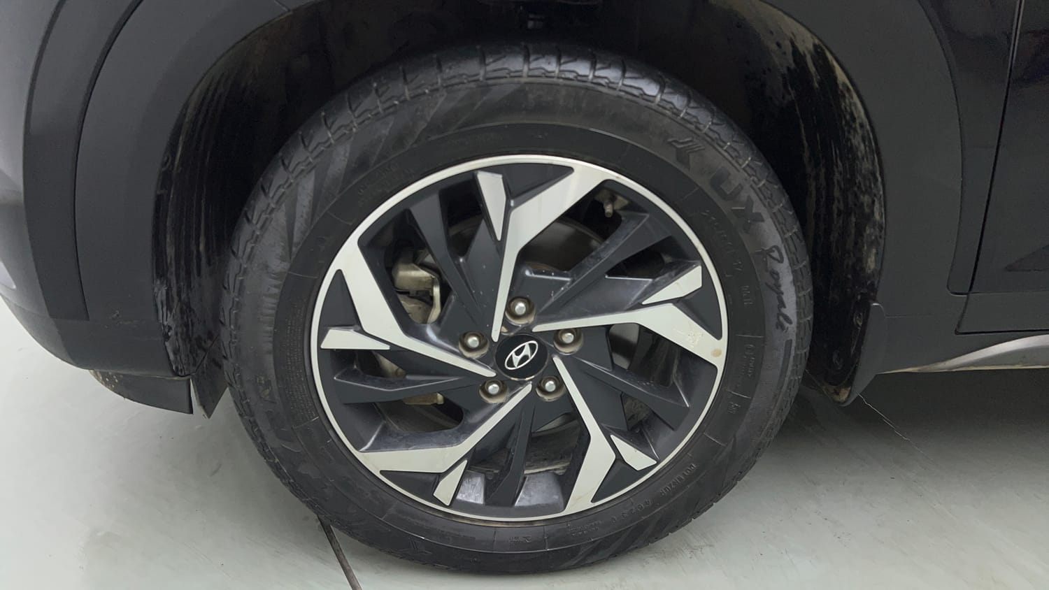 Used 2024 Hyundai Creta SX (O) 1.5 Petrol IVT Petrol Automatic tyres LEFT FRONT TYRE RIM VIEW