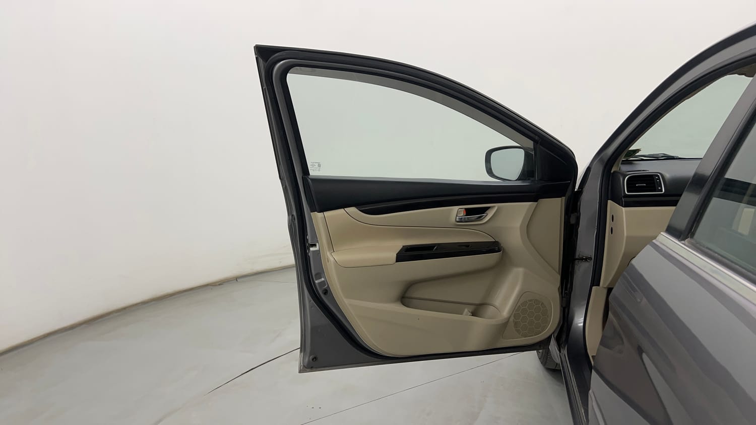 Used 2015 Maruti Suzuki Ciaz ZXi Petrol Manual interior LEFT FRONT DOOR OPEN VIEW