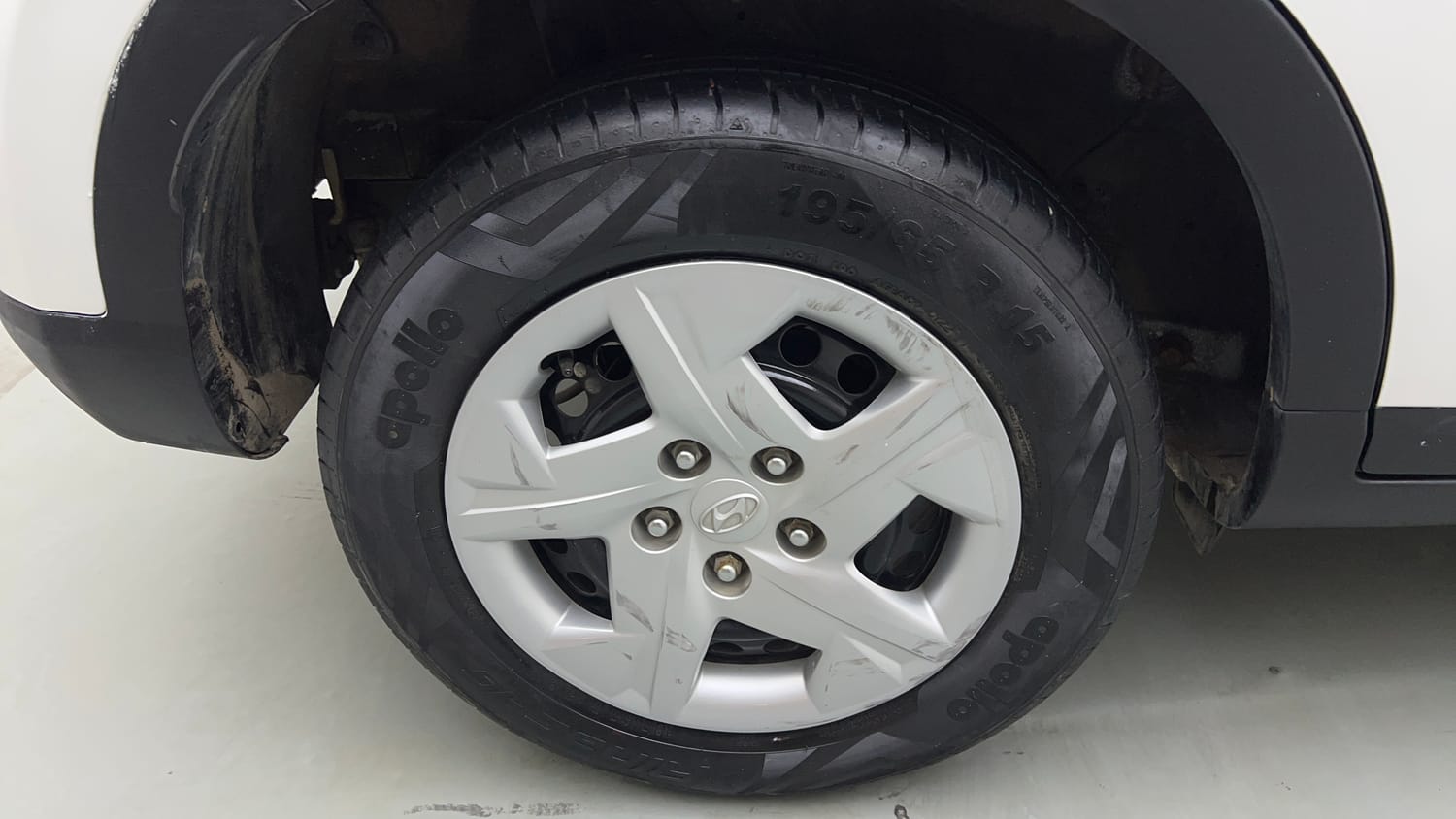 Used 2022 Hyundai Venue S Plus 1.2 Petrol Petrol Manual tyres RIGHT REAR TYRE RIM VIEW