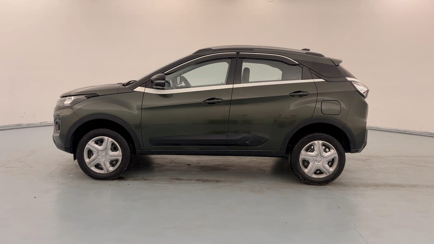 Used 2021 Tata Nexon XZ Petrol Manual exterior LEFT SIDE VIEW