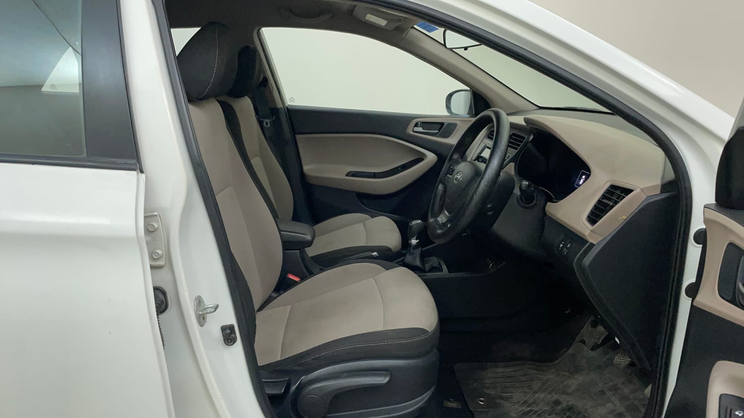 Used 2016 Hyundai Elite i20 Asta 1.2 (O) Petrol Manual interior RIGHT SIDE FRONT DOOR CABIN VIEW