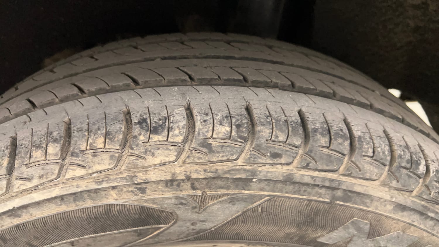 Used 2018 Maruti Suzuki Baleno Delta 1.2 Petrol Manual tyres LEFT REAR TYRE TREAD VIEW