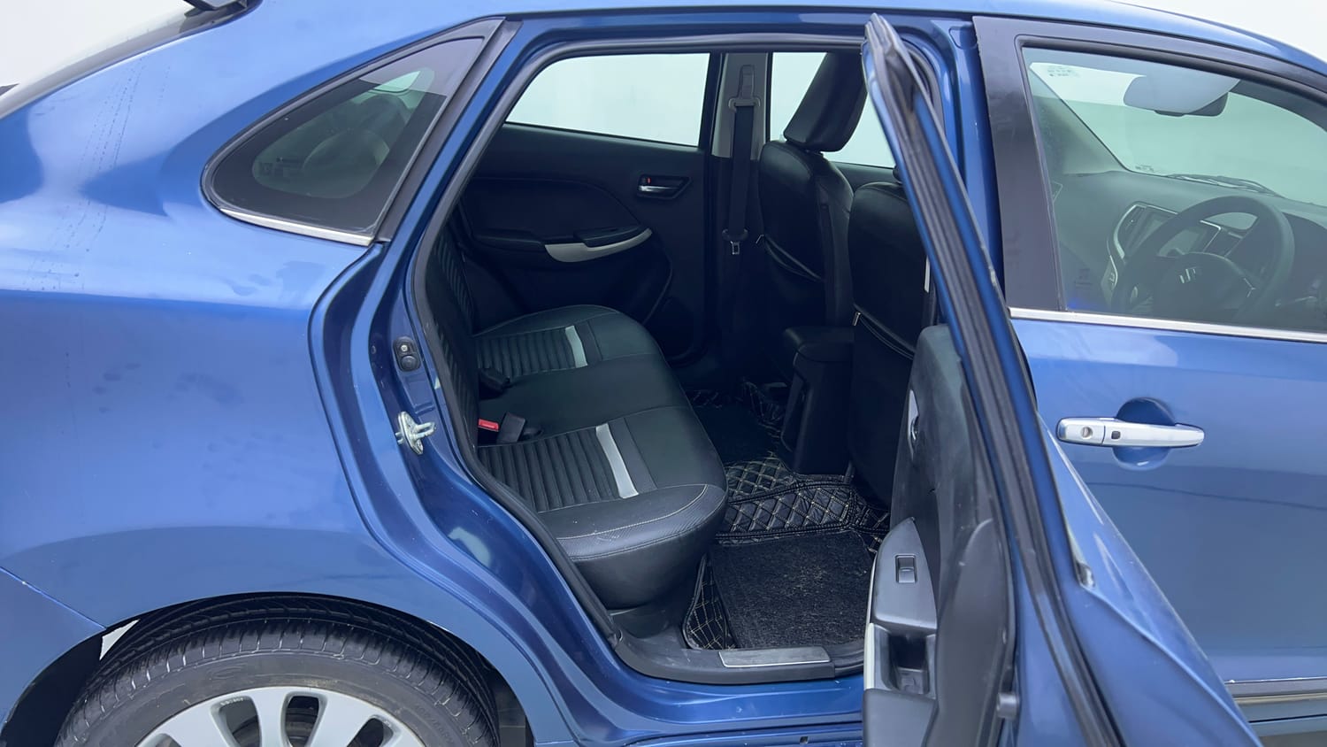 Used 2016 Maruti Suzuki Baleno Alpha 1.2 Petrol Manual interior RIGHT SIDE REAR DOOR CABIN VIEW