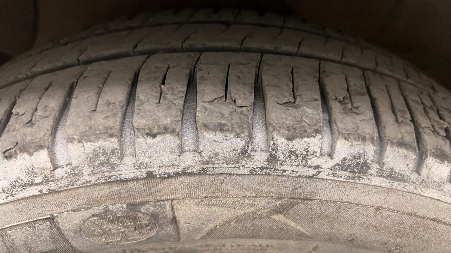 Used 2017 Hyundai Grand i10 Asta 1.2 Kappa VTVT Petrol Manual tyres LEFT FRONT TYRE TREAD VIEW