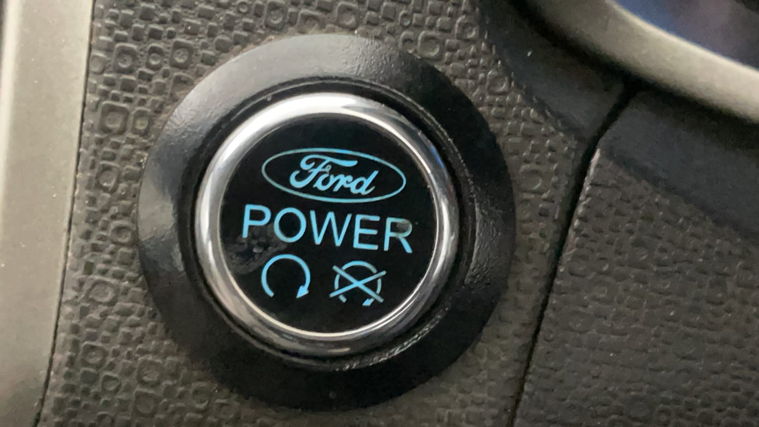 Used 2016 Ford EcoSport Titanium 1.5L TDCi Diesel Manual top_features Keyless start